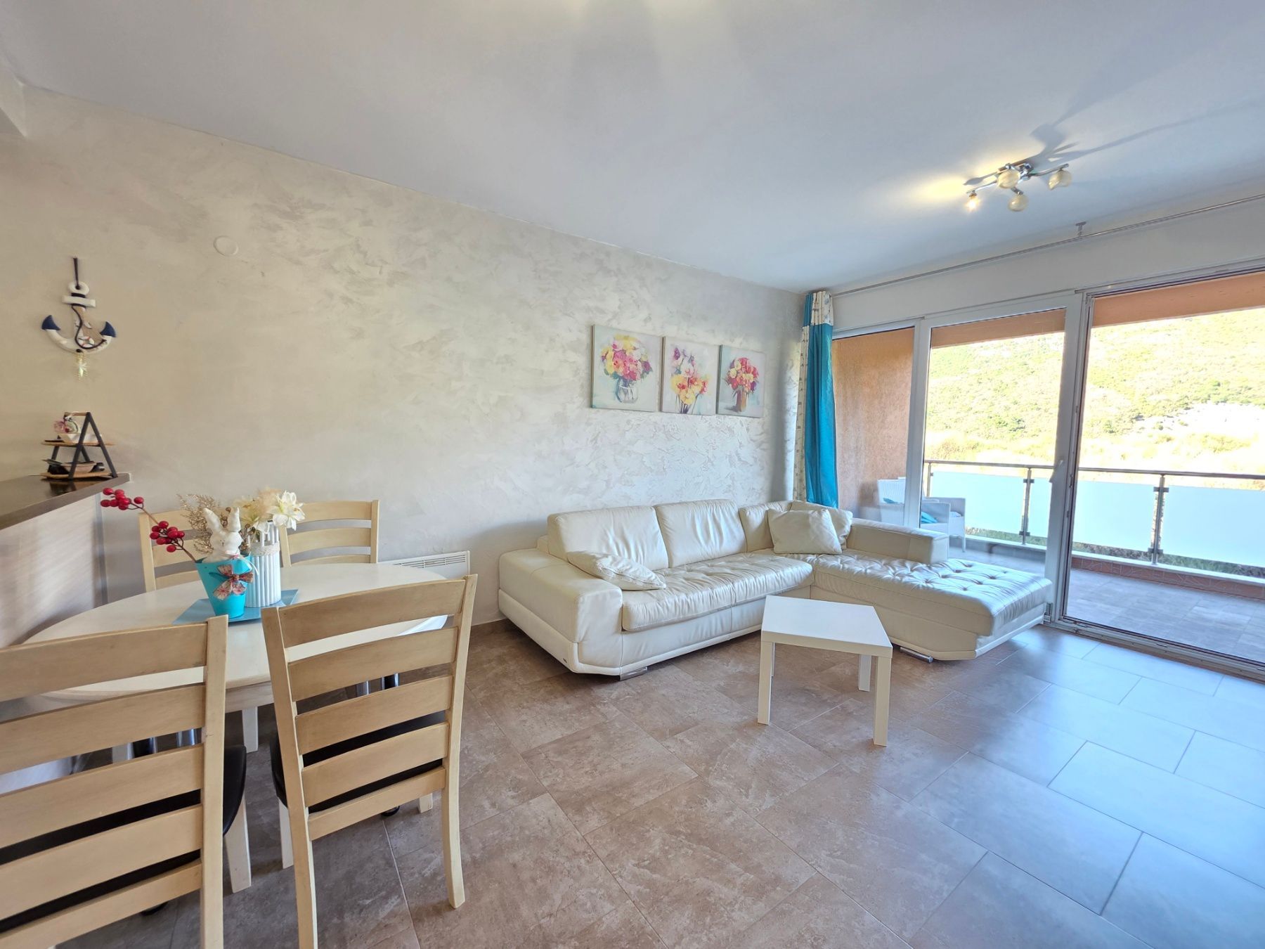 Na prodaju dvosoban stan 68 m² – Ivanovići, Bečići, zgrada sa bazenom - Amfora Real Estate