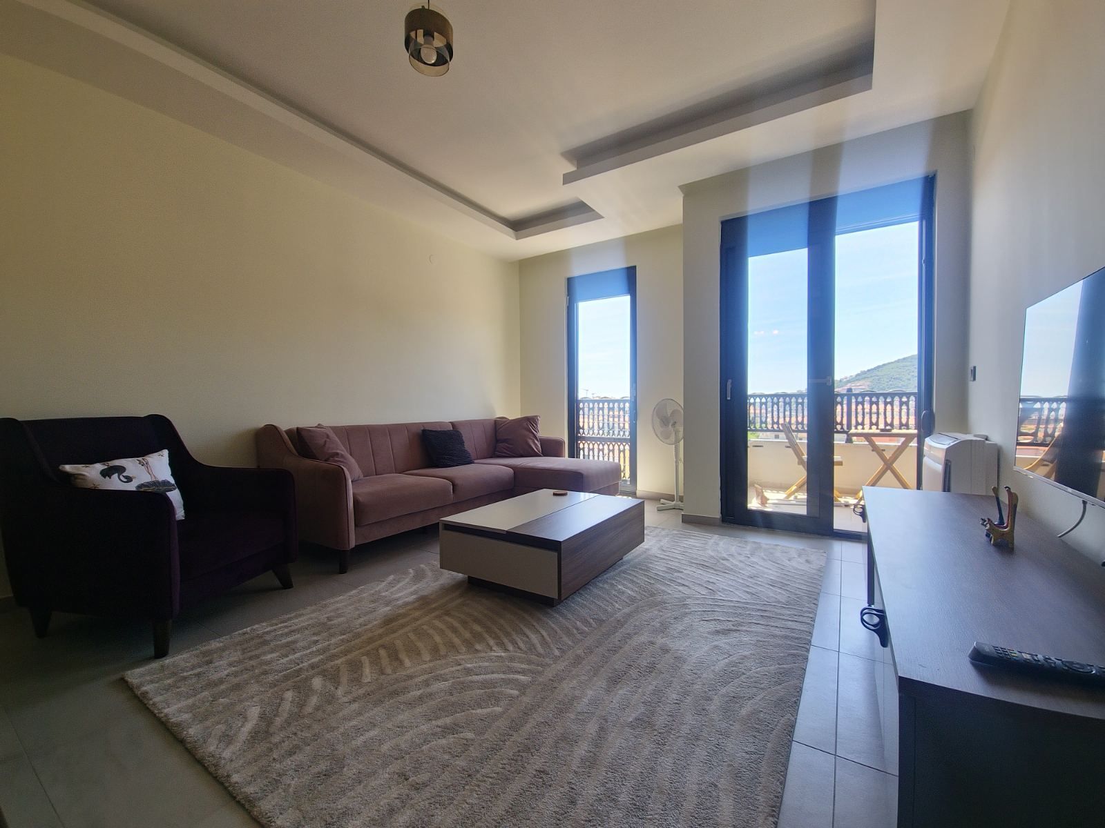 Izdavanje dvosobnog nameštenog stana 70m² sa pogledom na more– Budva, Lazi (na duzi period) - Amfora Real Estate