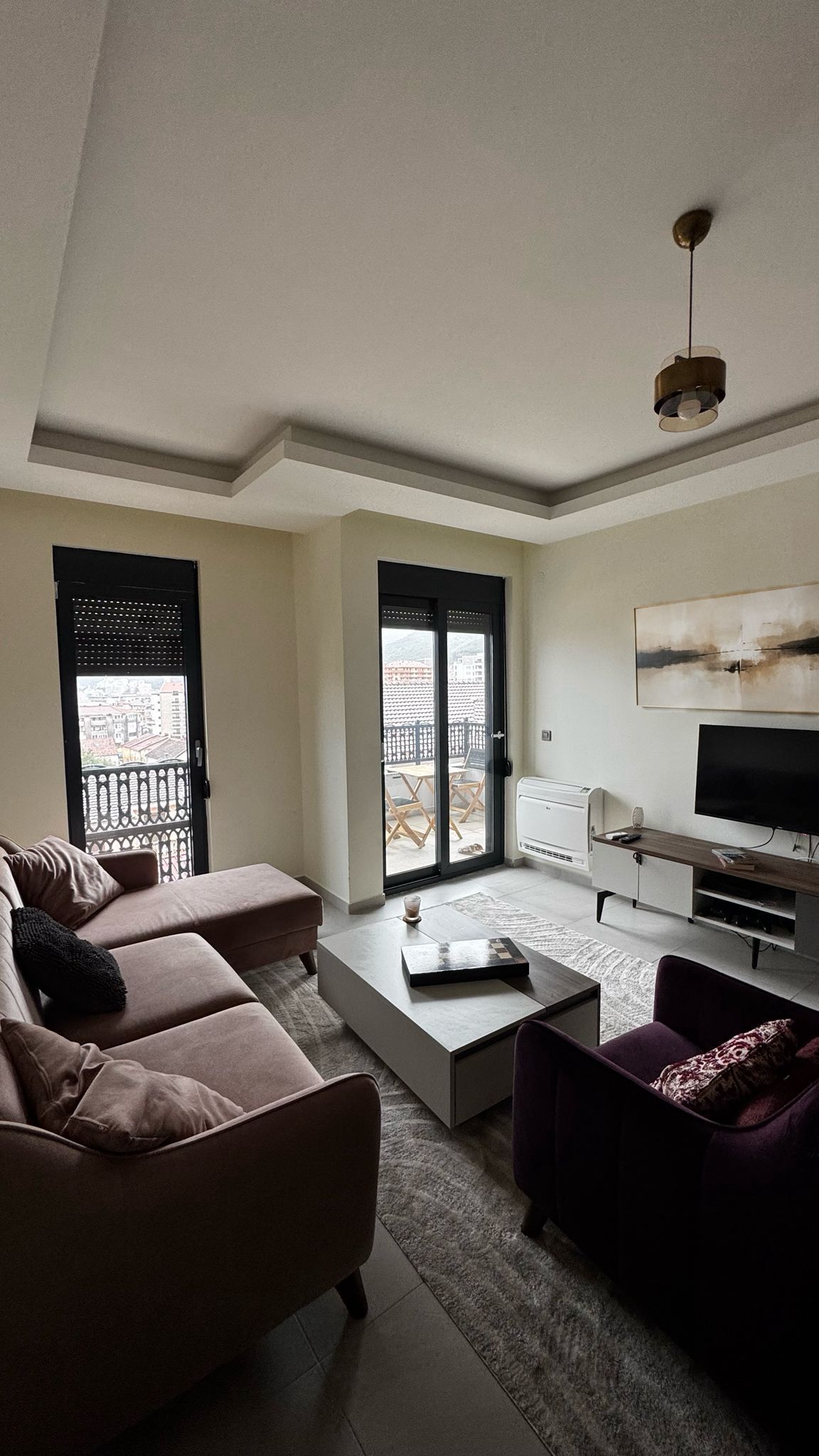 Izdavanje dvosobnog nameštenog stana 70m² sa pogledom na more– Budva, Lazi (na duzi period) - Amfora Real Estate