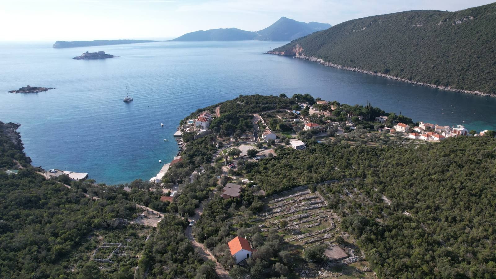 Prodaja atraktivnog urbanističkog zemljišta 1.034 m² – Mirište, Herceg Novi - Amfora Real Estate