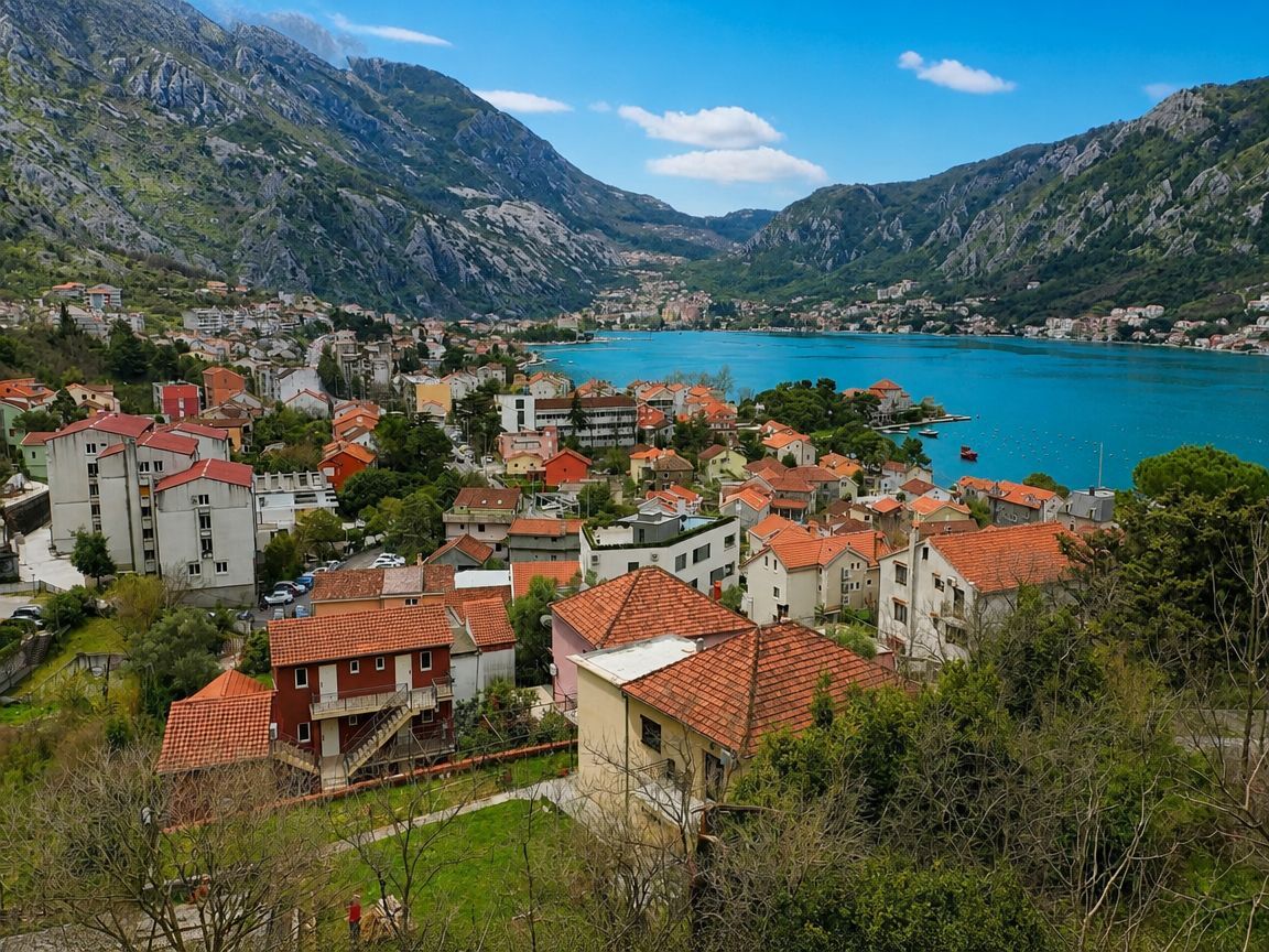 Urbanizovano zemljiste 3200m² u Dobroti, Kotor – 250m od mora - Amfora Real Estate