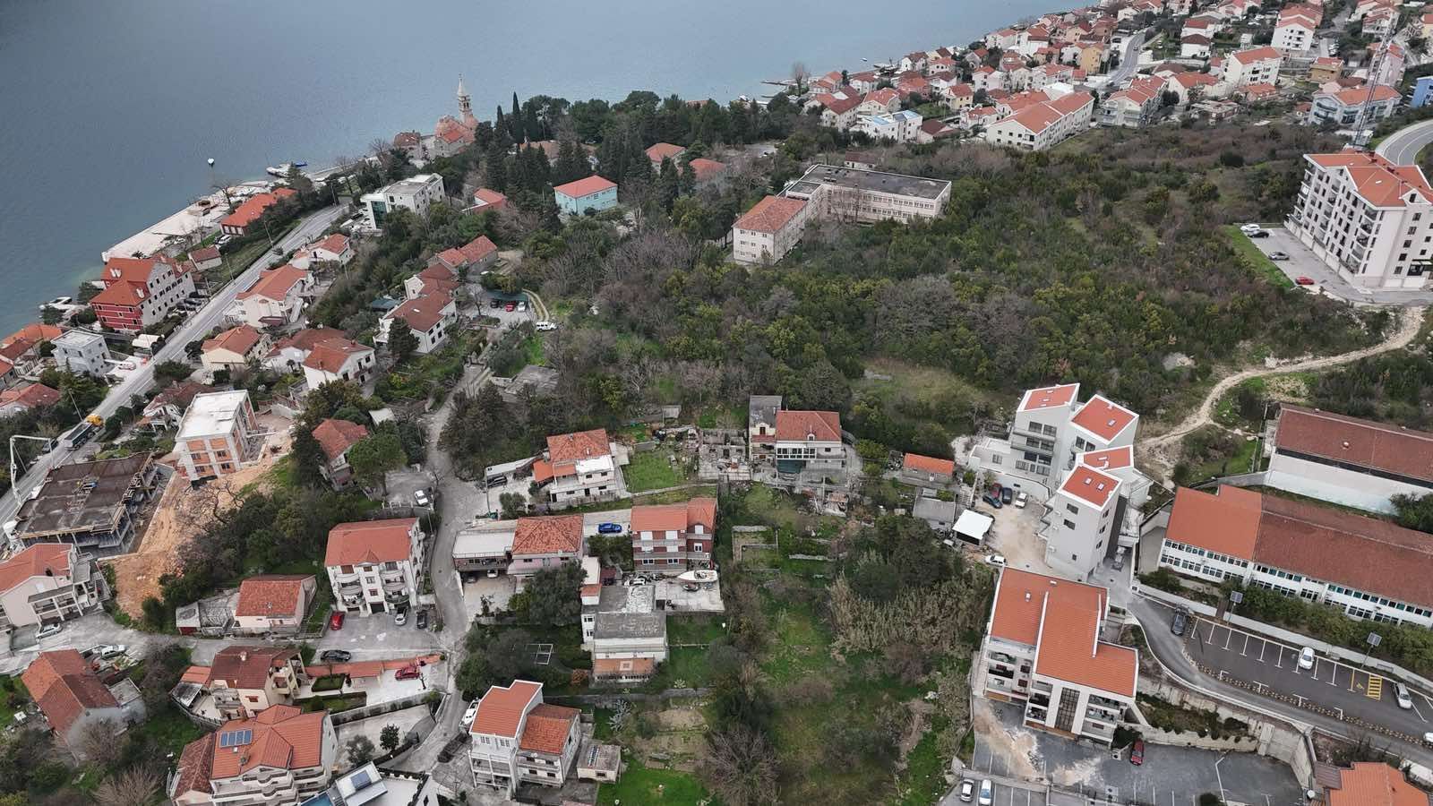Urbanizovano zemljiste 2300m² u Dobroti, Kotor – 250m od mora - Amfora Real Estate