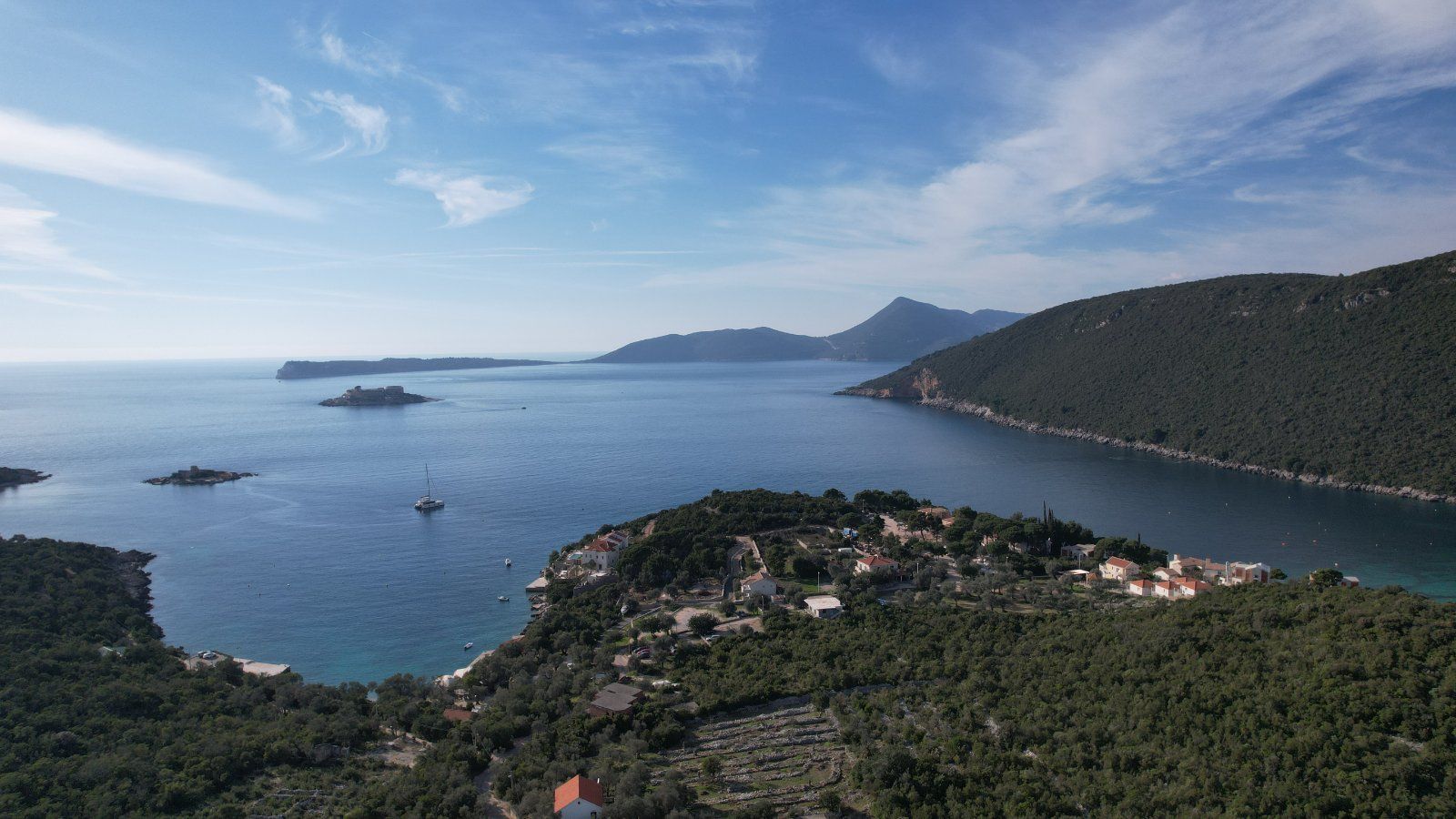 Prodaja atraktivnog urbanističkog zemljišta 849m² – Mirište, Herceg Novi - Amfora Real Estate