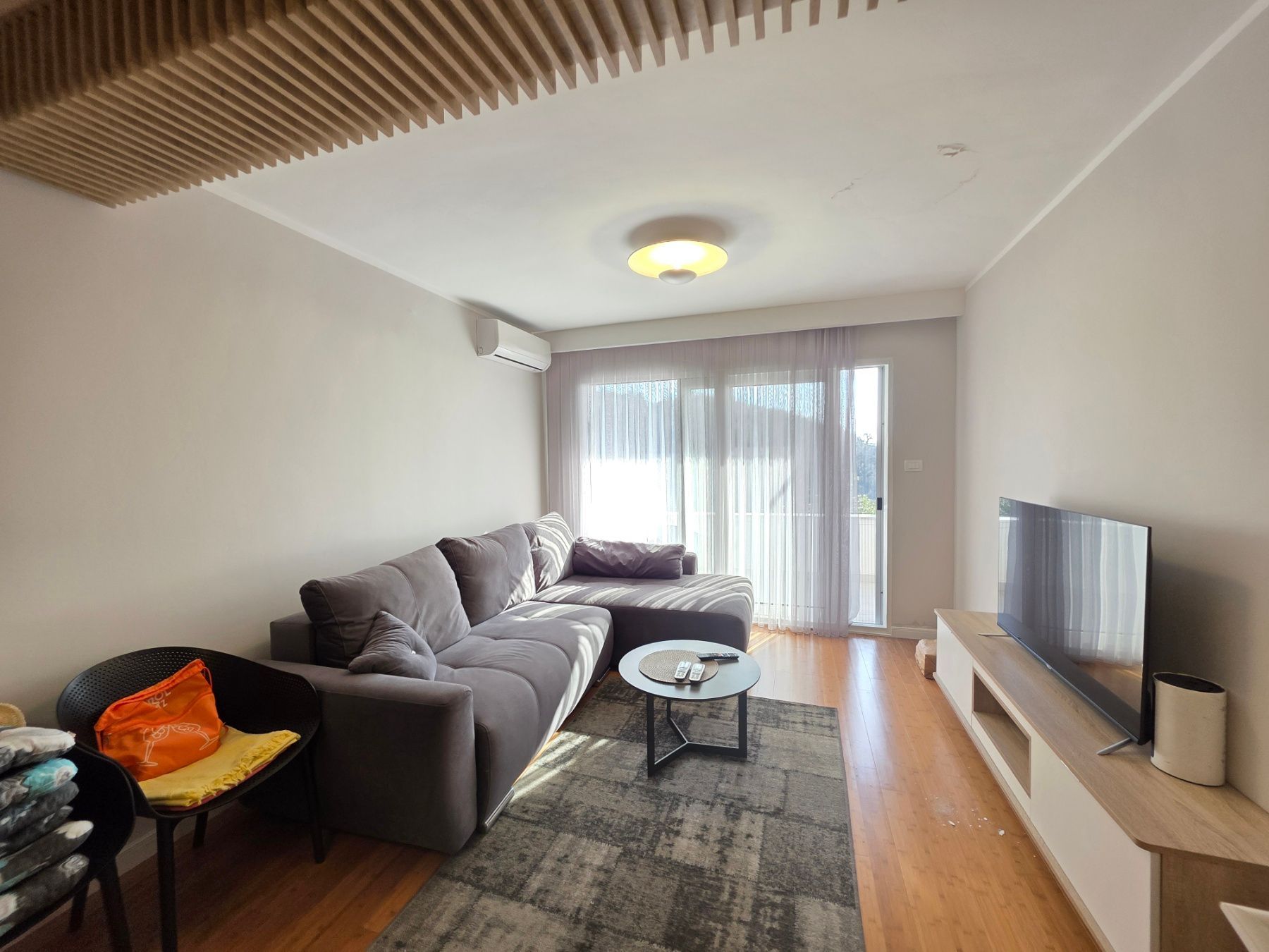 Dvosoban moderno opremljen stan 68m2 sa pogledom na more-Pržno - Amfora Real Estate