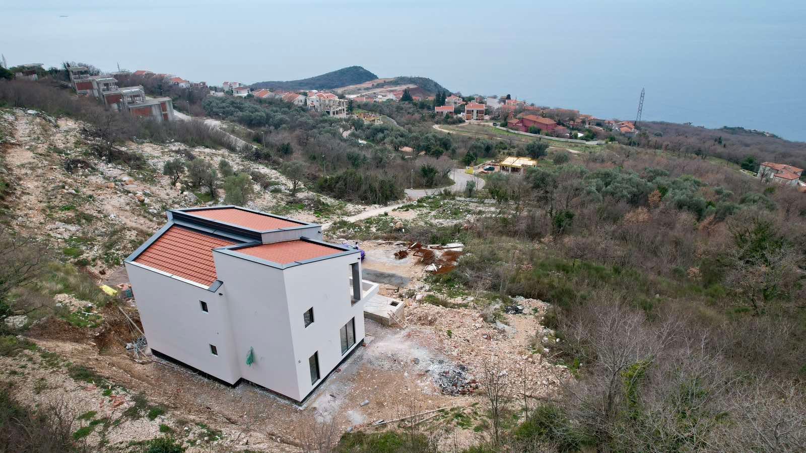 Luksuzna vila 290 m² + urbanizovana parcela 506 m² (mogućnost gradnje još jedne vile) – Blizikuće, Budva, panoramski pogled na more - Amfora Real Estate