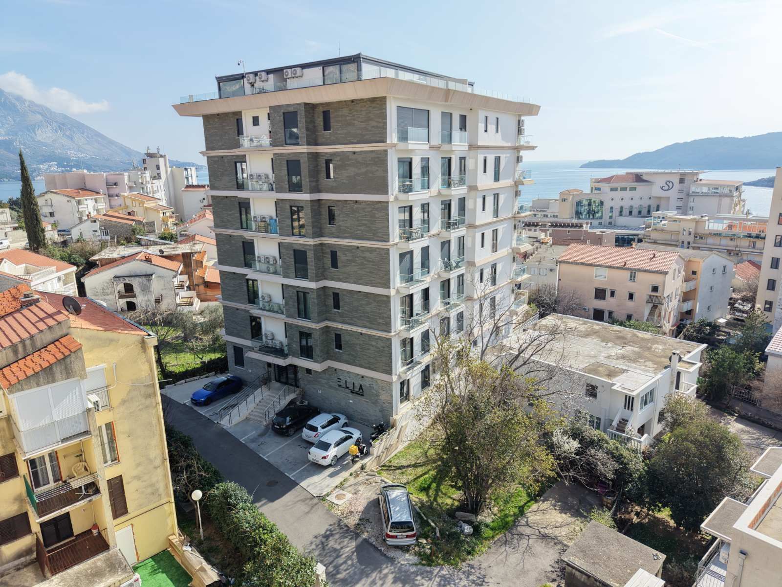 Prodaja dvosobnog stana 60.54m² u luksuznom kompleksu u izgradnji na atraktivnoj lokaciji – Bečići (Bez 3% Poreza) - Amfora Real Estate