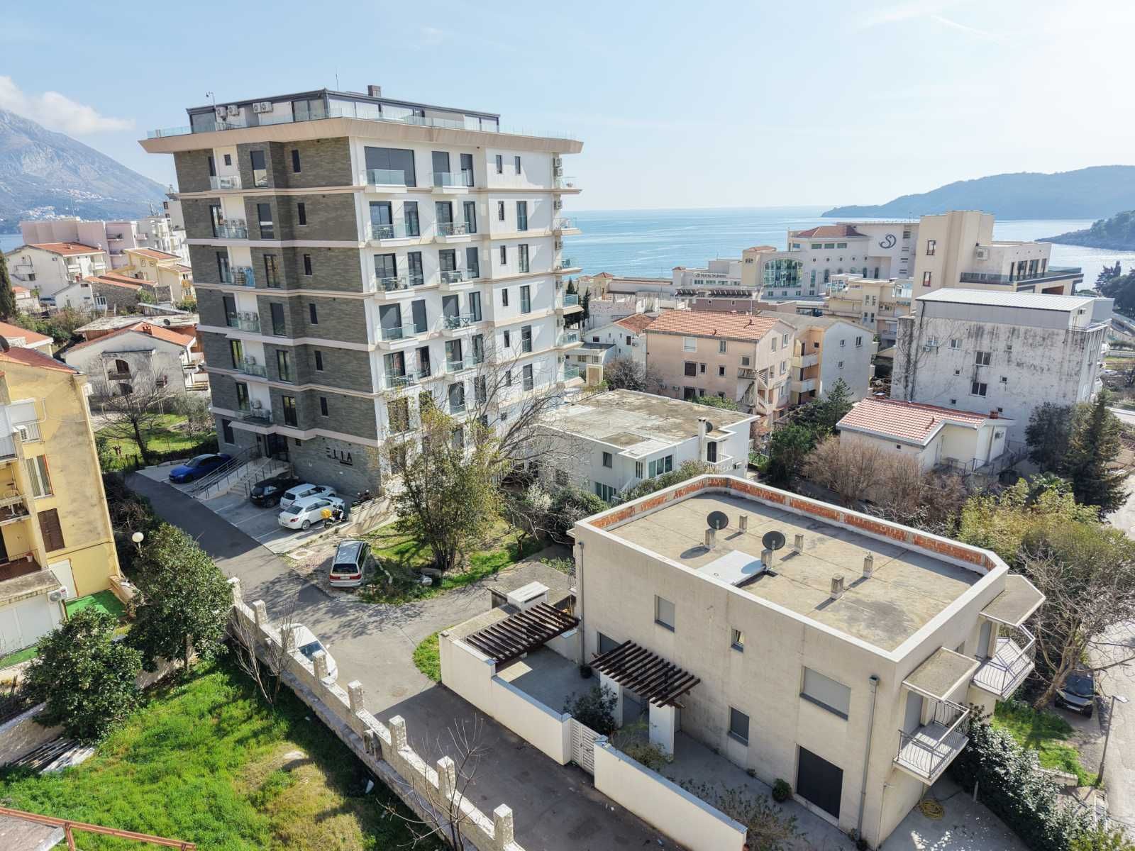 Prodaja dvosobnog stana 60,54m² u luksuznom kompleksu u izgradnji na atraktivnoj lokaciji – Bečići (Bez 3% Poreza) - Amfora Real Estate
