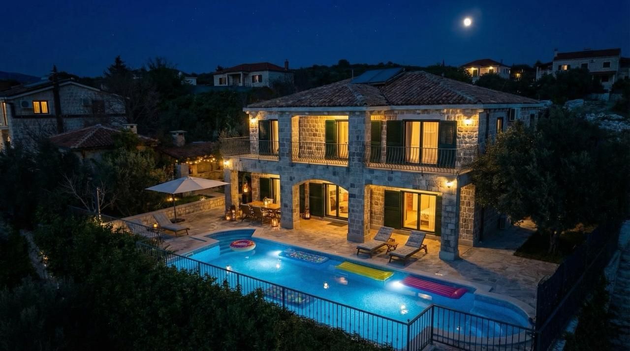 Vila sa 4 spavaće sobe, bazenom i roštiljem – Reževići (izdavanje na duzi period) - Amfora Real Estate