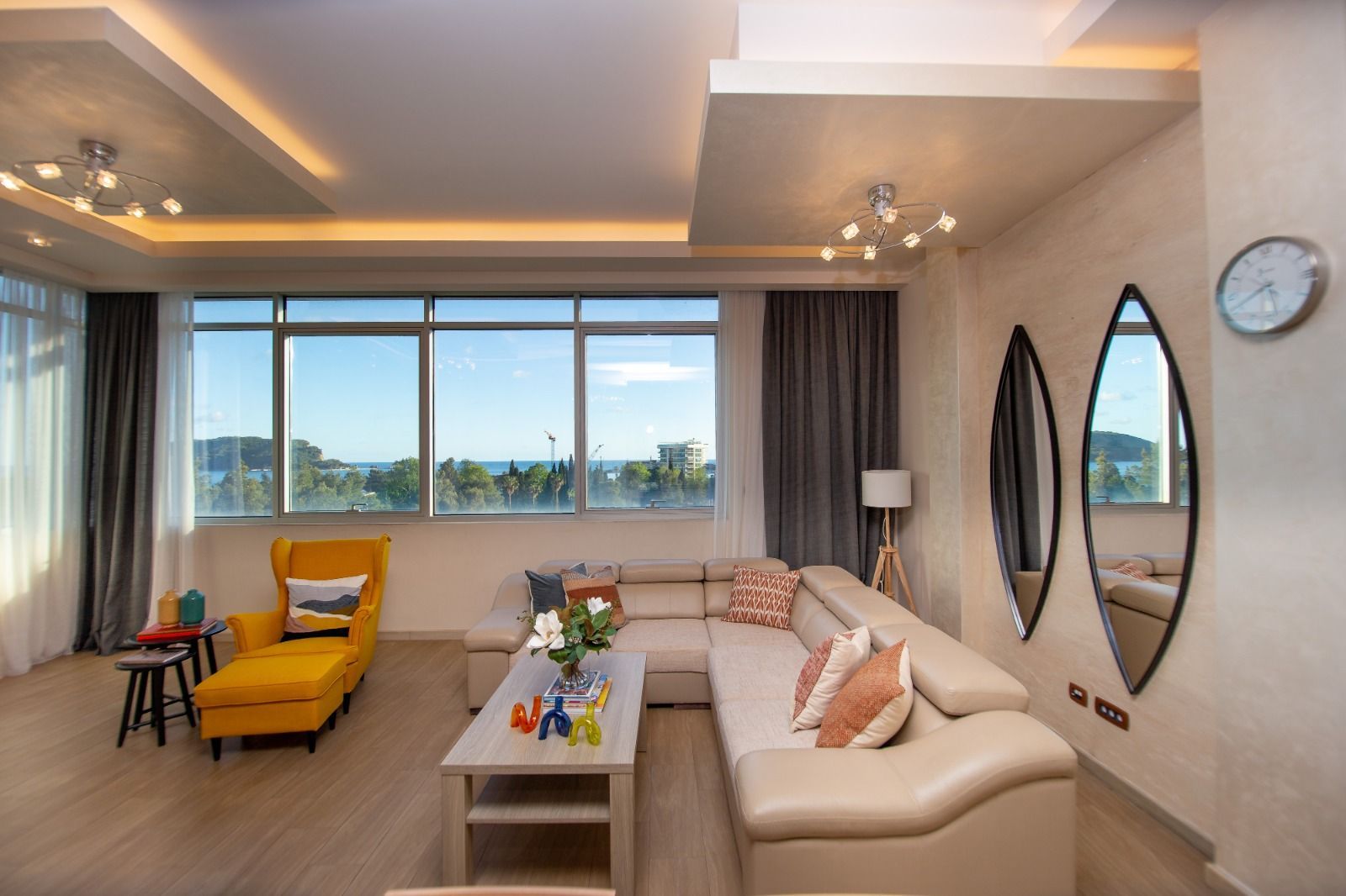 Luksuzan dvosoban stan 109m2 sa direktnim pogledom na more,Bulevar-Budva (Izdavanje Na duzi period) - Amfora Real Estate