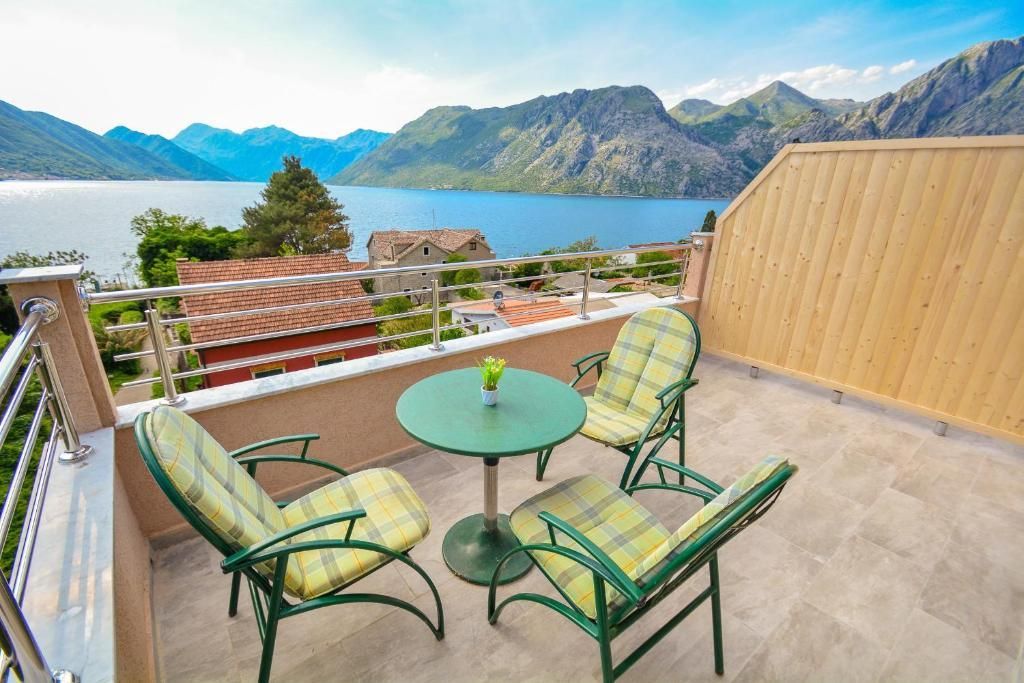 Kompletno opremljen hotel sa restoranom i pogledom na more – Dobrota, Kotor (IZDAVANJE NA DUZI PERIOD) PREVEDI - Amfora Real Estate