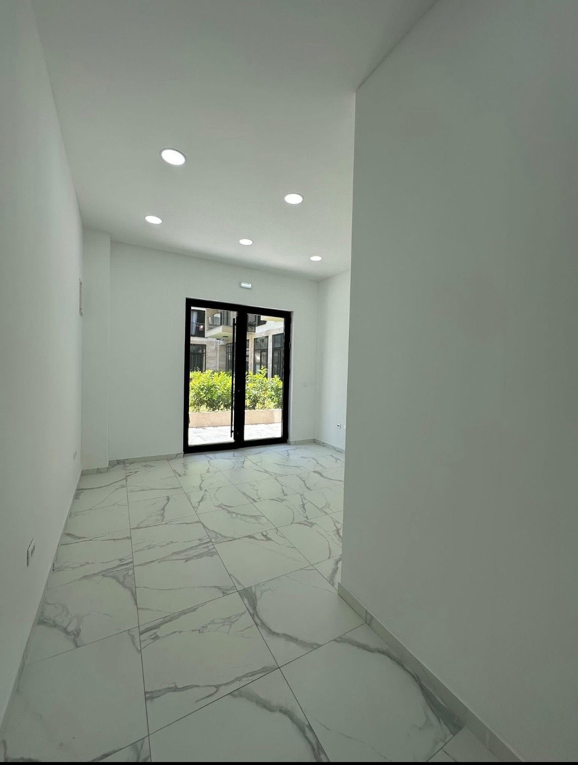 Izdavanje poslovnog prostora 50m² – Seljanovo, Tivat (Na duzi period) - Amfora Real Estate