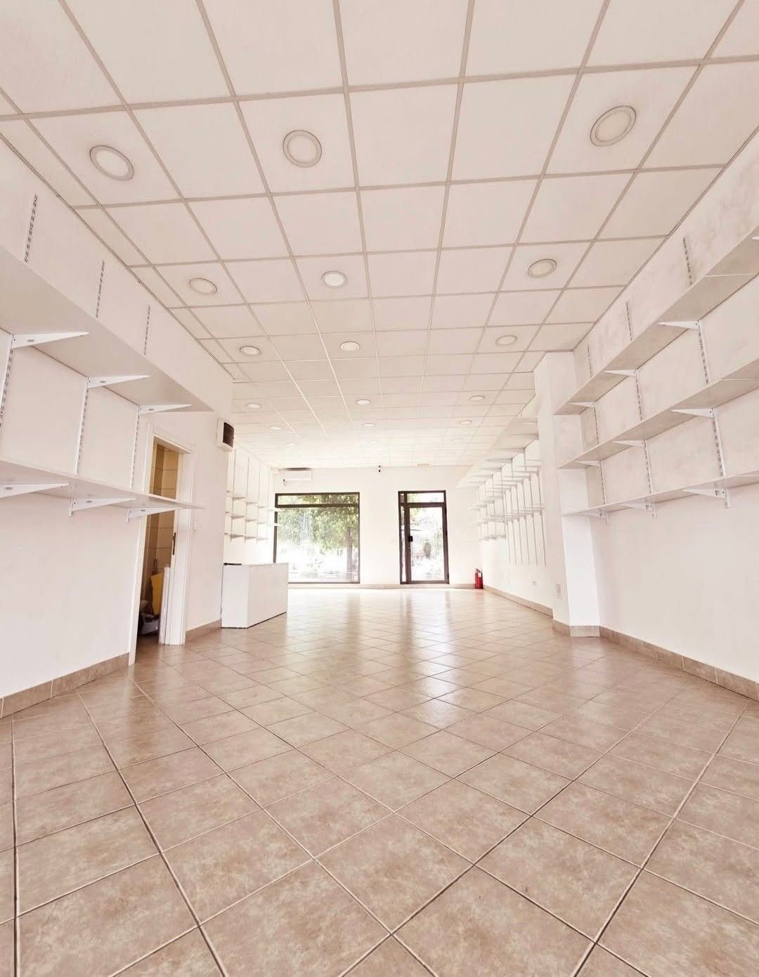 Na prodaju poslovni prostor 120 m² – Stari aerodrom, Podgorica - Amfora Real Estate