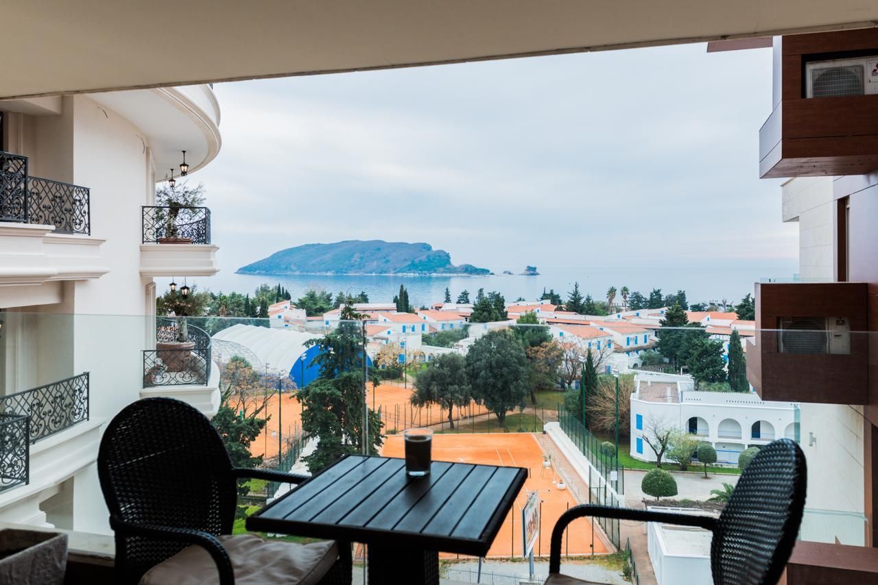 Luksuzno opremljen jednosoban stan sa pogledom na more i garaznim mestom-Budva (izdavanje na duzi period) - Amfora Real Estate