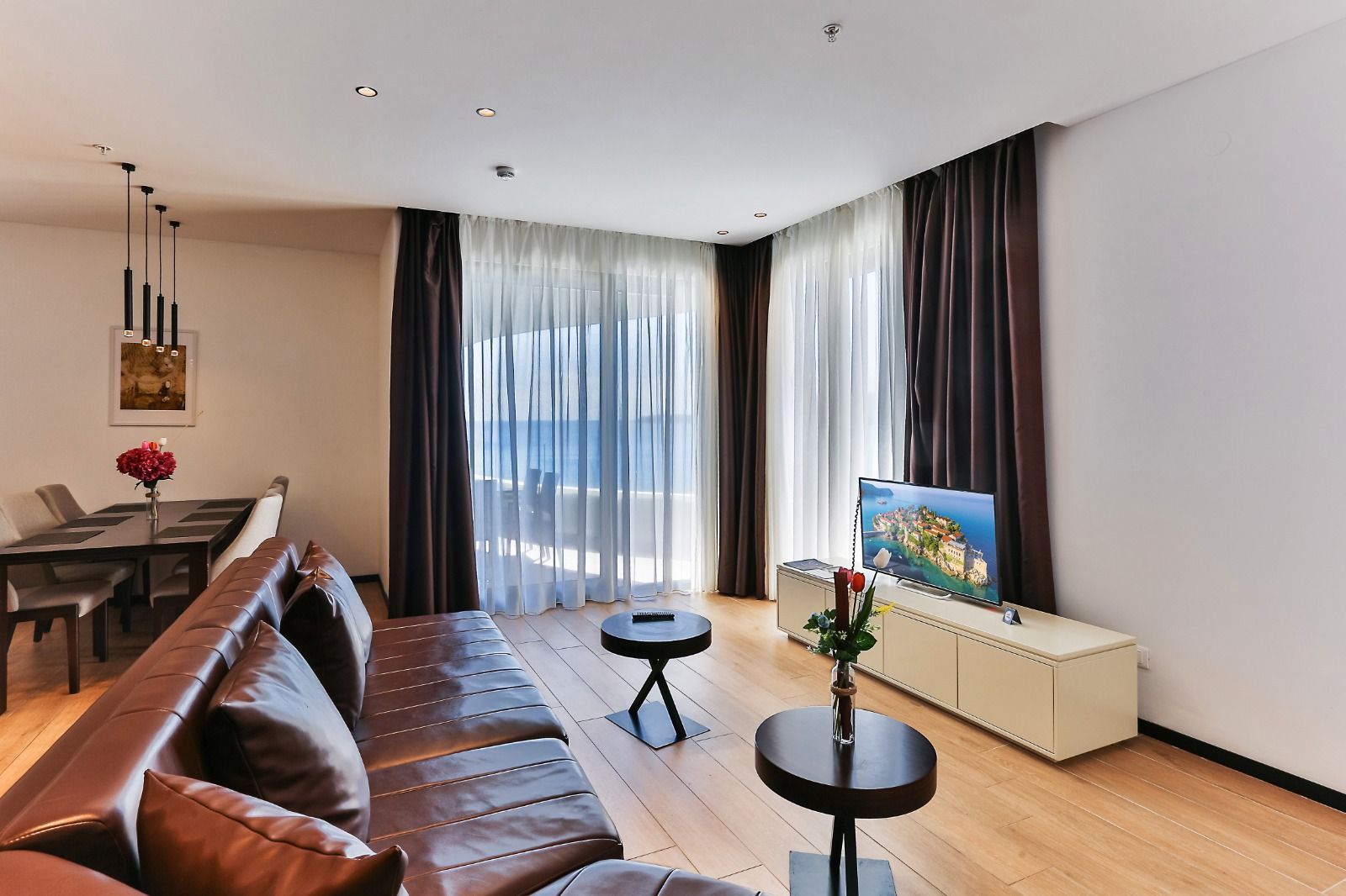 Luksuzan dvosoban stan 110m² u prvoj liniji do mora sa parkingom – Rafailovići (dugoročno izdavanje,svi racuni ukljuceni u cenu) - Amfora Real Estate