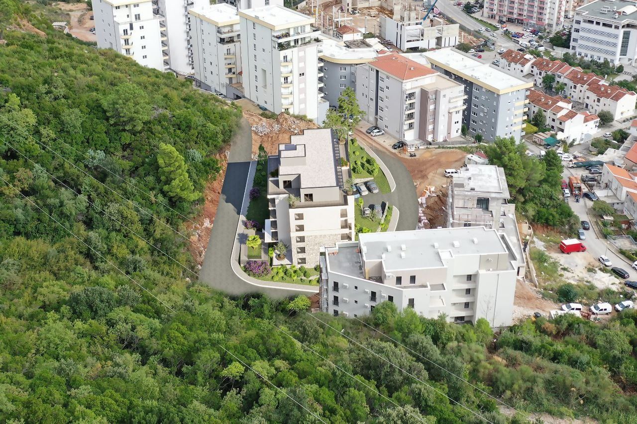 NOV DVOSOBAN STAN 93m² U NOVOM STAMBENOM KOMPLEKSU – DUBOVICA, BUDVA | MODERNI STANOVI SA BAZENOM I SPA CENTROM - Amfora Real Estate
