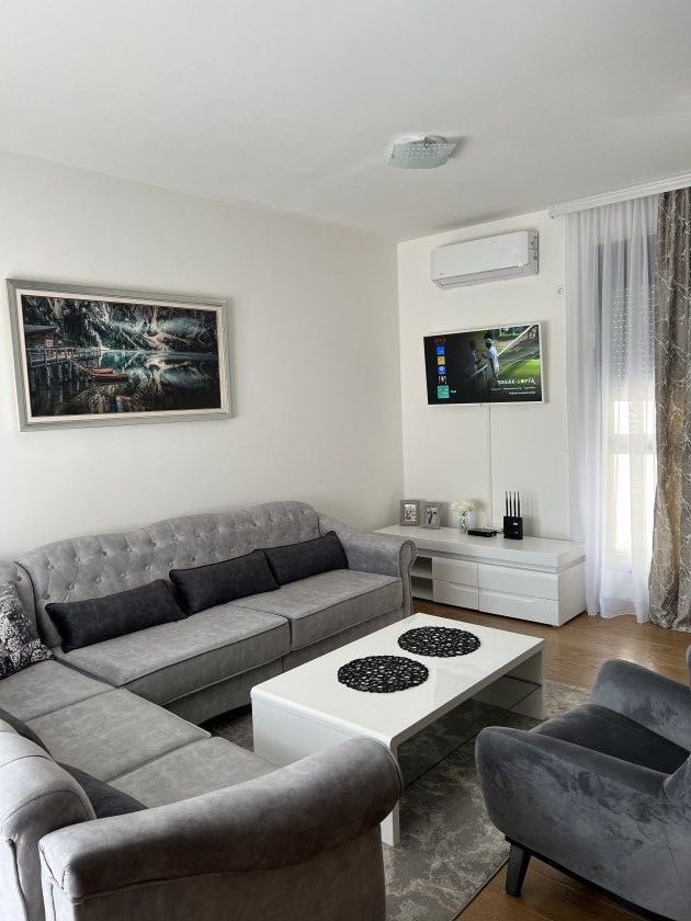 Jednosoban stan 48m² + terasa 90m² sa garažnim mestom – Tivat - Amfora Real Estate