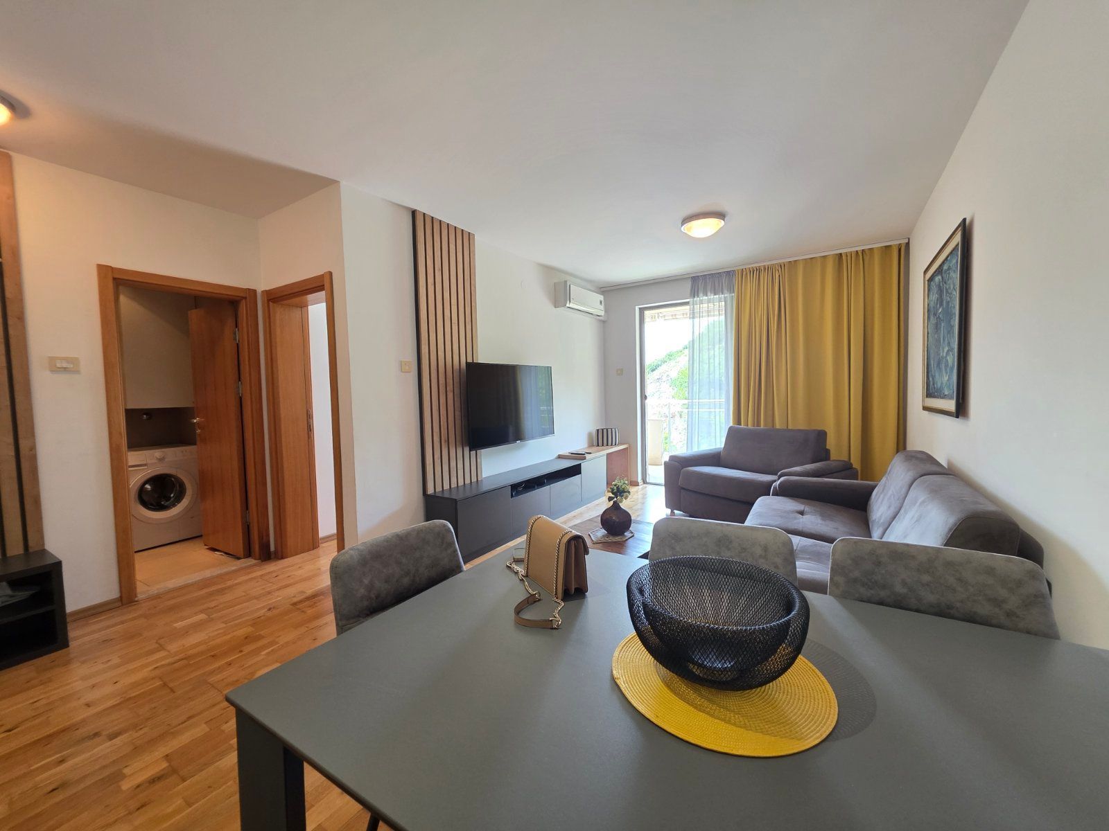 Prodaja jednosobnog stana 47m² sa garaznim mestom u kompleksu sa bazenom – Pržno, Budva - Amfora Real Estate