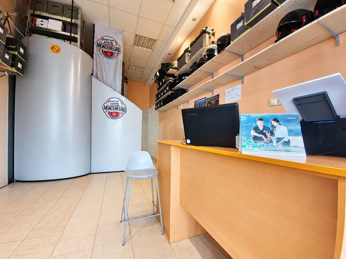 Izdavanje poslovnog prostora 30 m² sa parking mestom– Budva,Velji Vinogradi (IZDAVANJE NA DUZI PERIOD) - Amfora Real Estate
