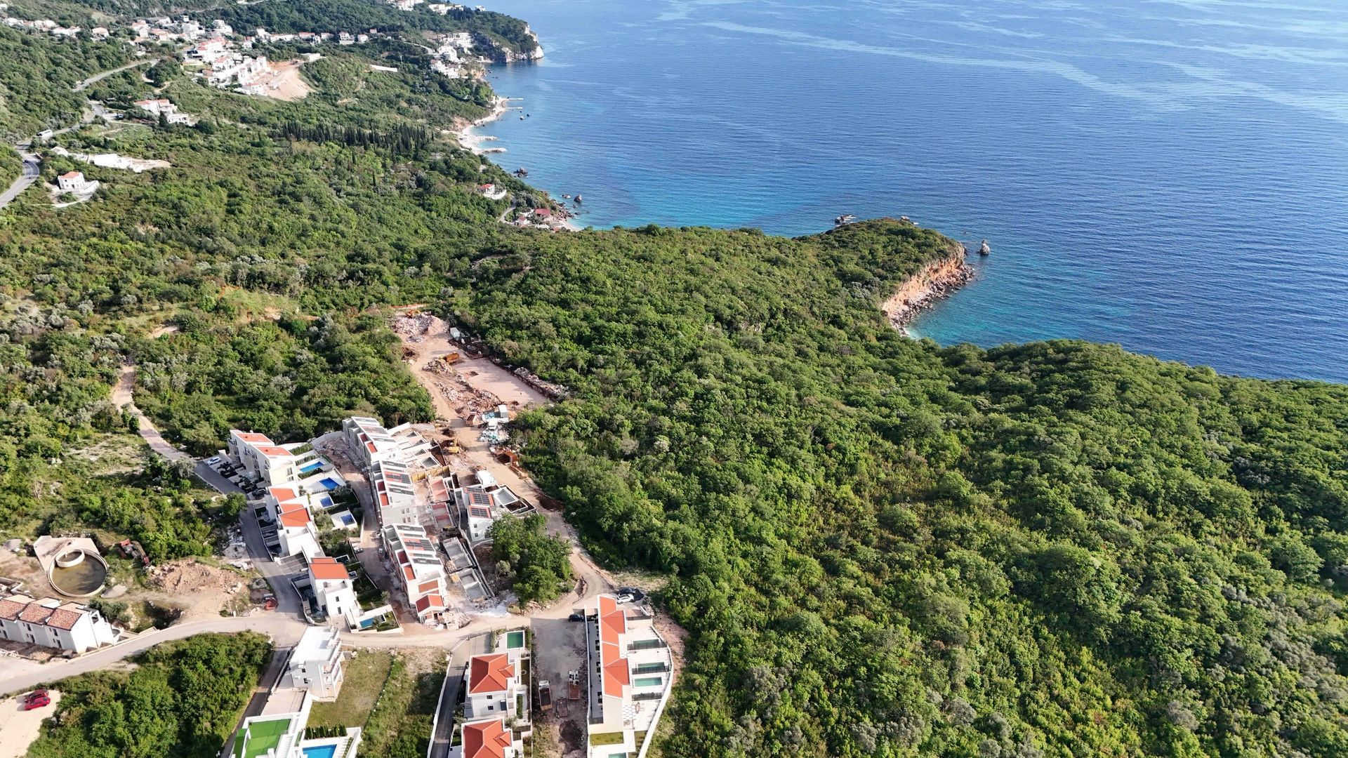 Prodaja urbanizovanog zemljista 957m² sa pogledom na more– Reževići,Budva - Amfora Real Estate