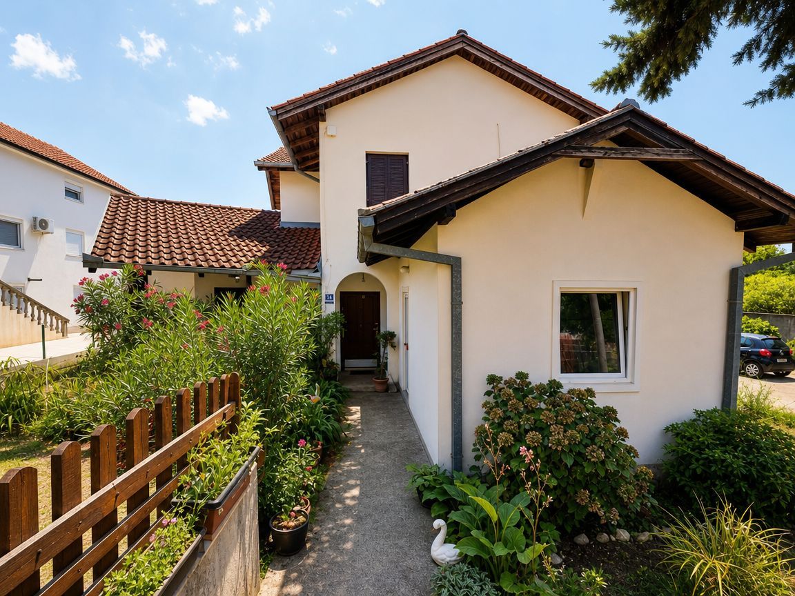 Kuća 161m² na placu 700m² – Donja Lastva, Tivat, blizu mora - Amfora Real Estate