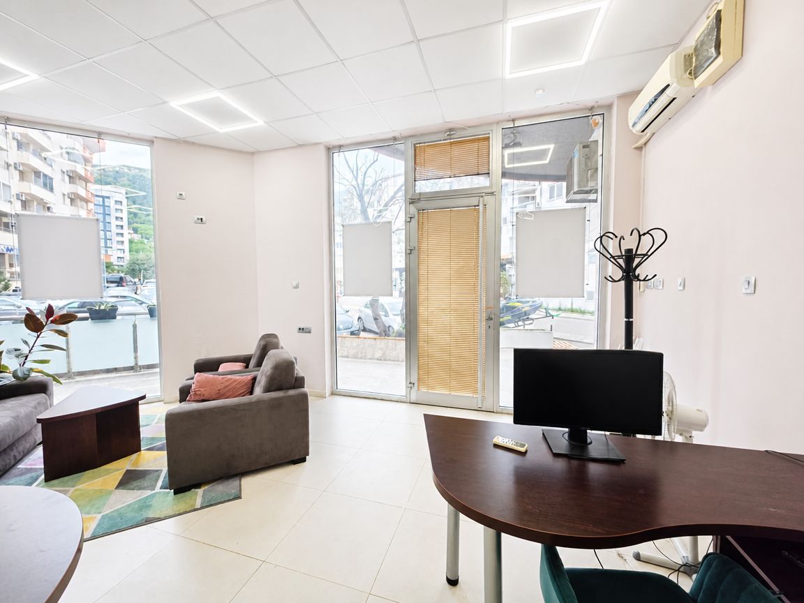 Poslovni prostor 30m² na atraktivnoj lokaciji – Rozino, Budva (IZDAVANJE NA DUZI PERIOD) - Amfora Real Estate