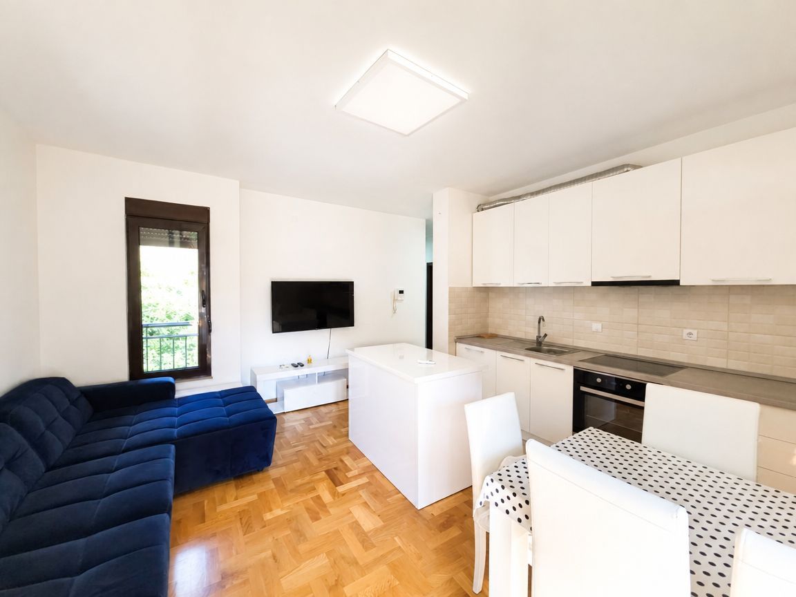 Prodaja novog, opremljenog dvosobnog stana 58m² – Bečići - Amfora Real Estate