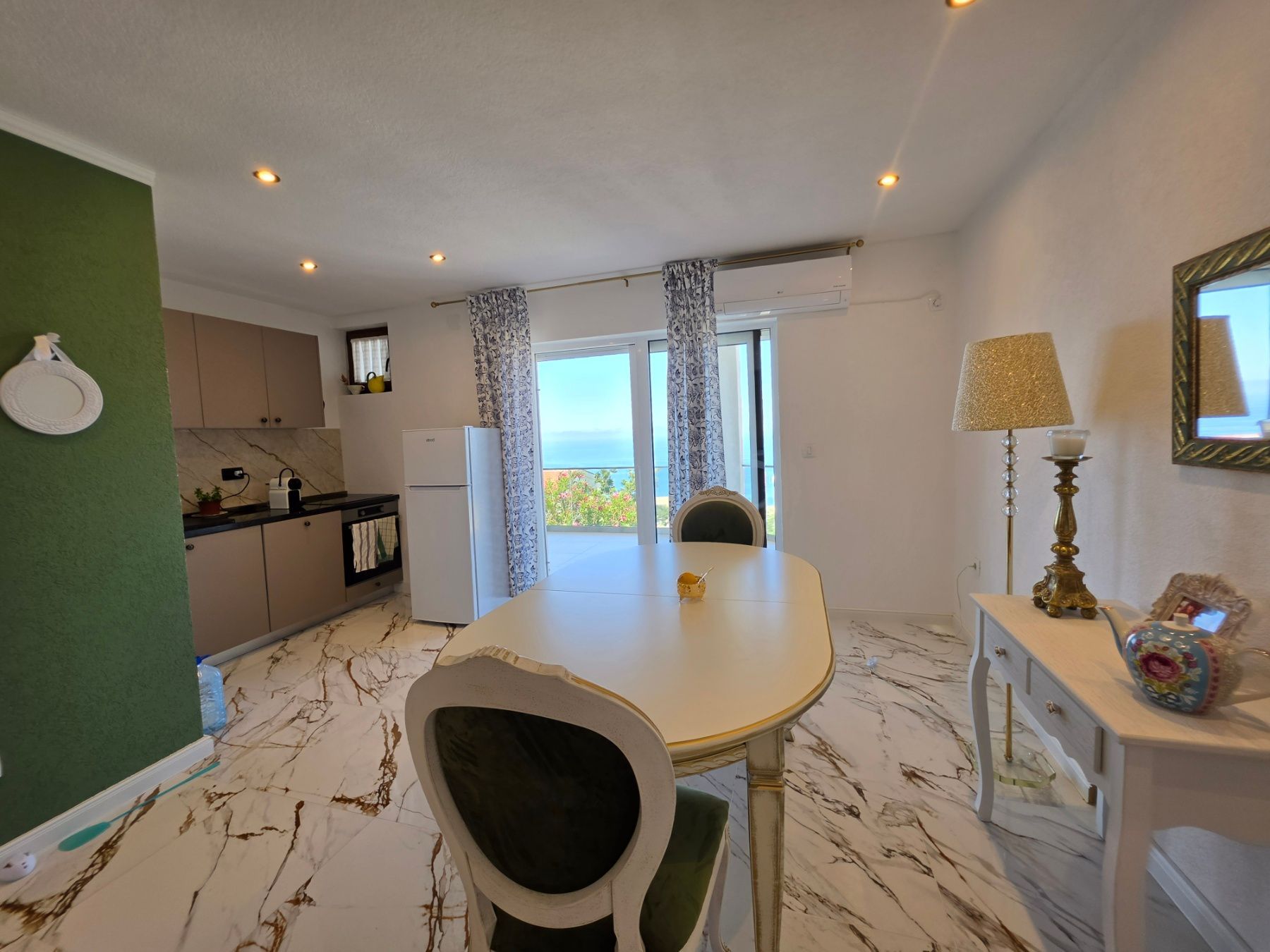 Dvosoban stan 94m² sa panoramskim pogledom na more i dva parking mesta – Blizikuće - Amfora Real Estate