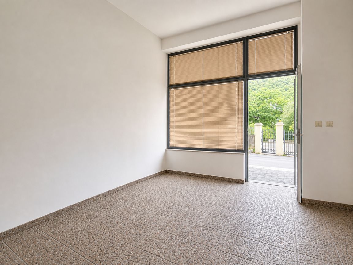 Izdavanje poslovnog prostora 32m2 – Lazi, Budva - Amfora Real Estate
