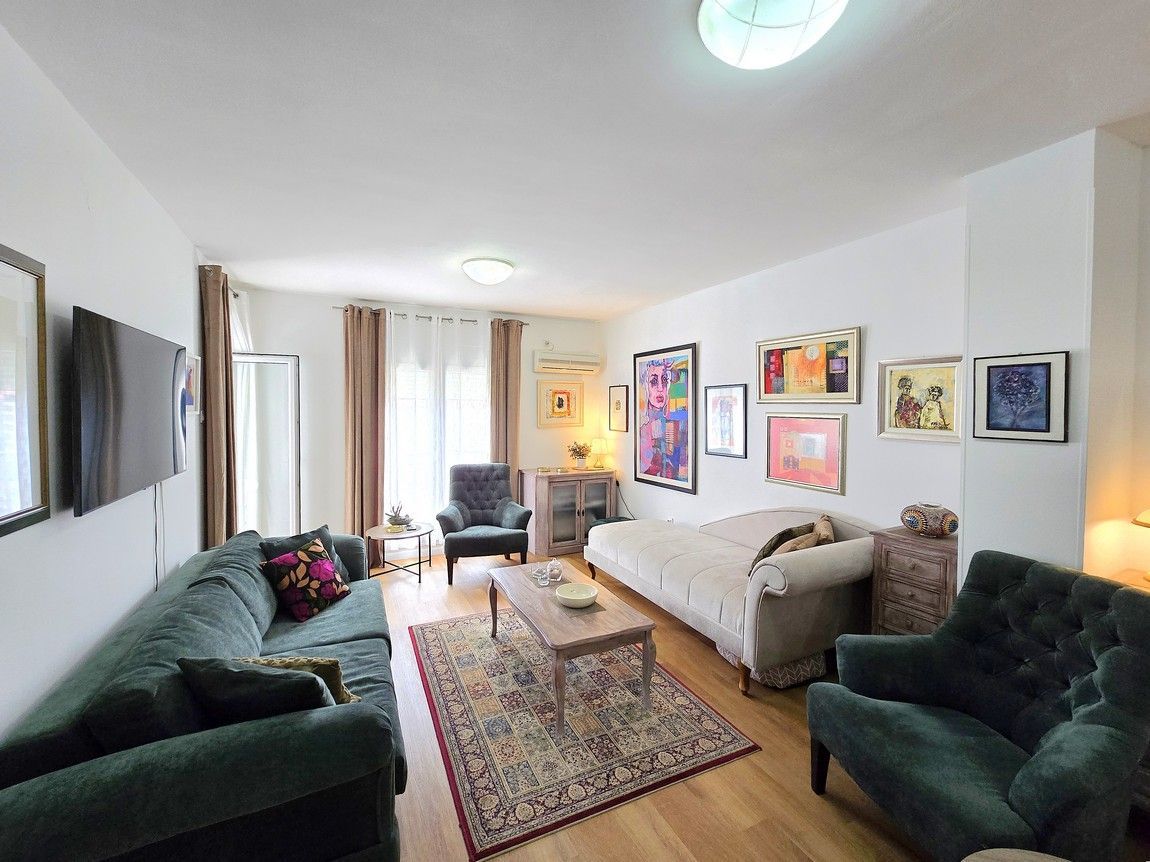 Prostran jednosoban stan 76 m² na prodaju – Dubovica, Budva - Amfora Real Estate