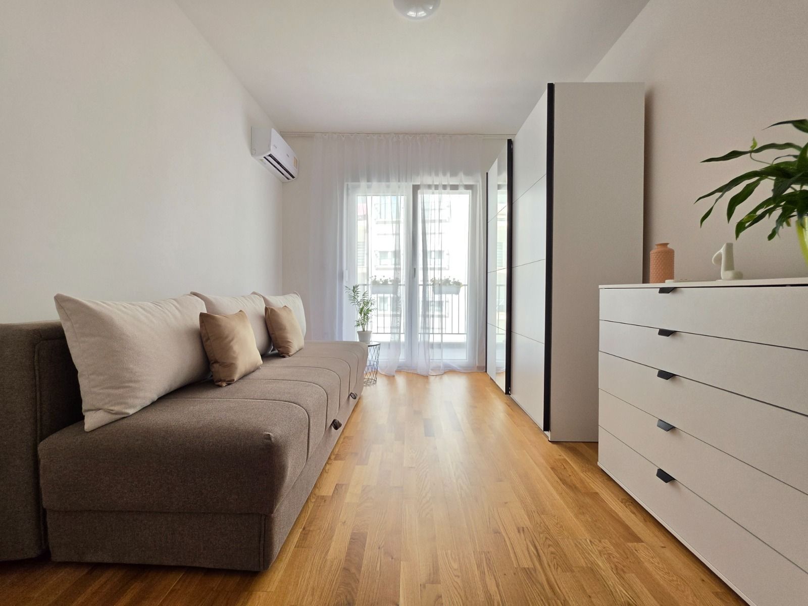Prodaja novog, neuseljavanog i opremljenog jednosobnog stana 46 m² – Lazi, Budva - Amfora Real Estate