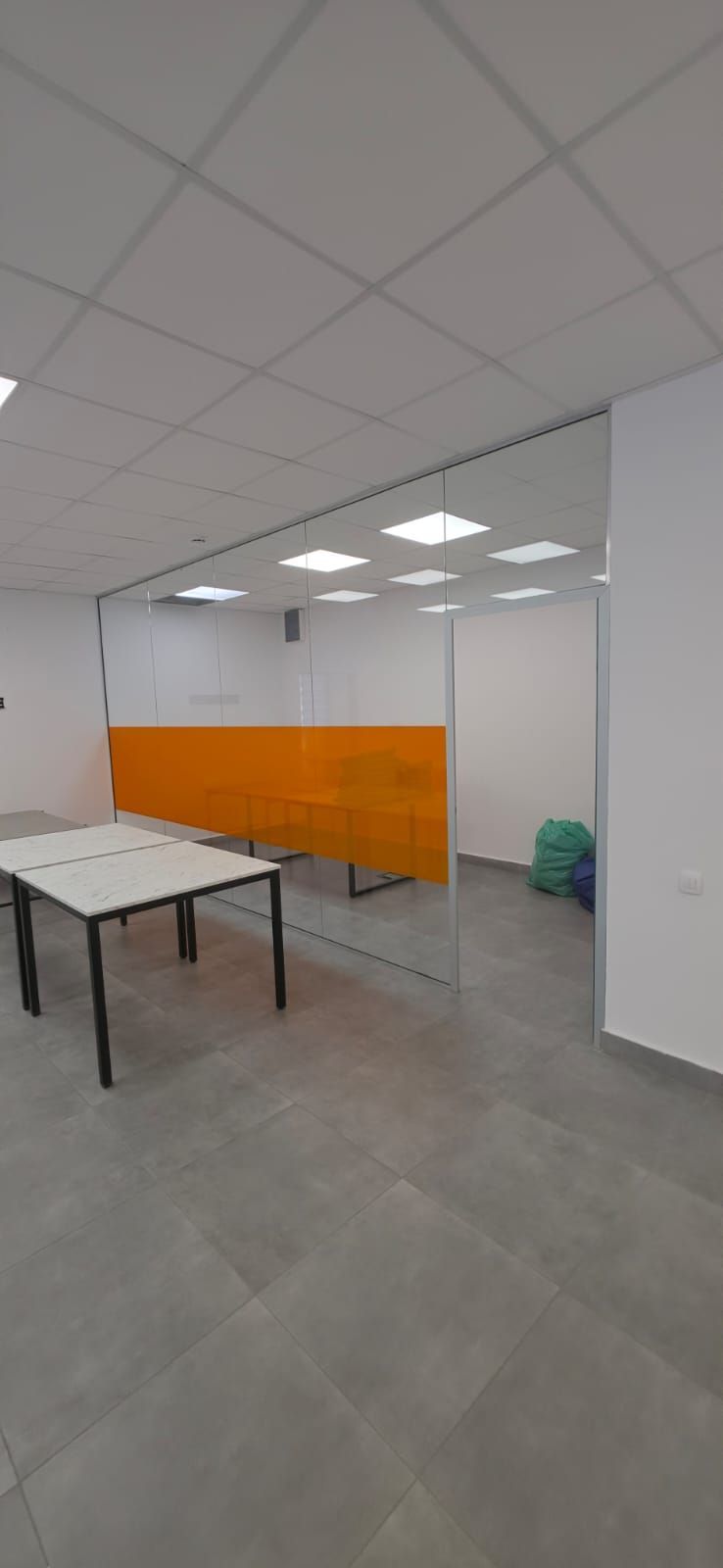 Izdavanje poslovnog prostora 65m² u ekskluzivnom kompleksu na atraktivnoj lokaciji – Bečići - Amfora Real Estate
