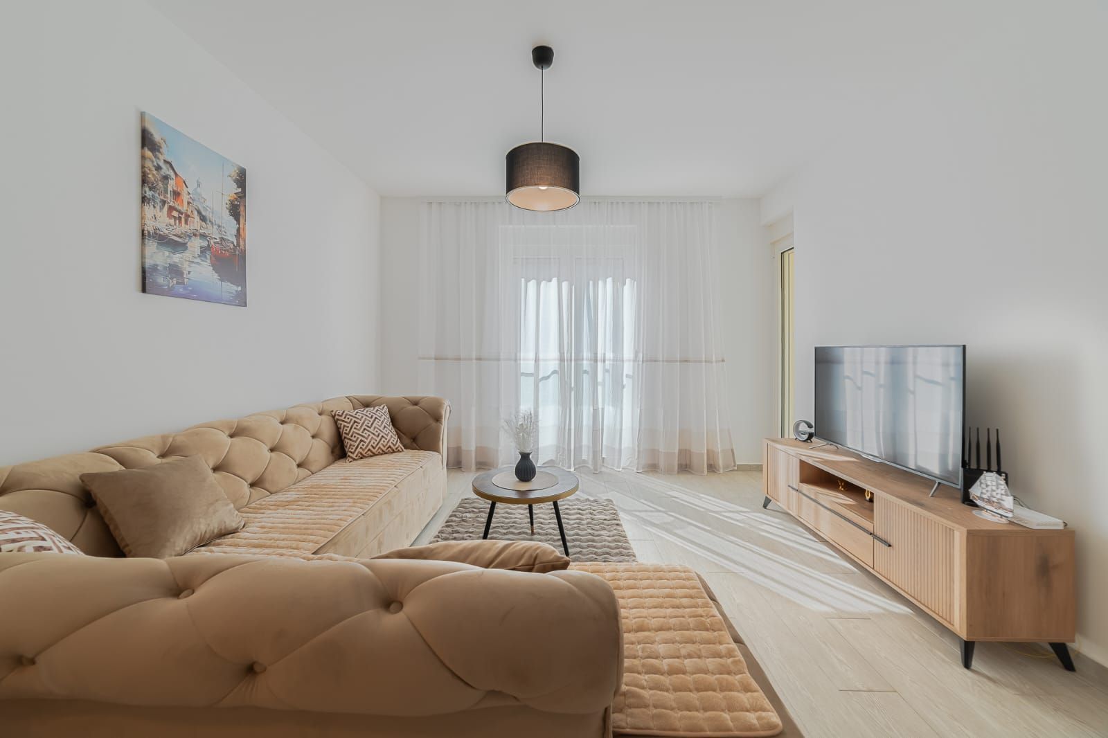 Izdavanje jednosobnog namestenog stana sa pogledom na more u Becicima (Izdavanje na period od 15.09.2026 do 15.06.2027,racuni ukljuceni u cenu) - Amfora Real Estate