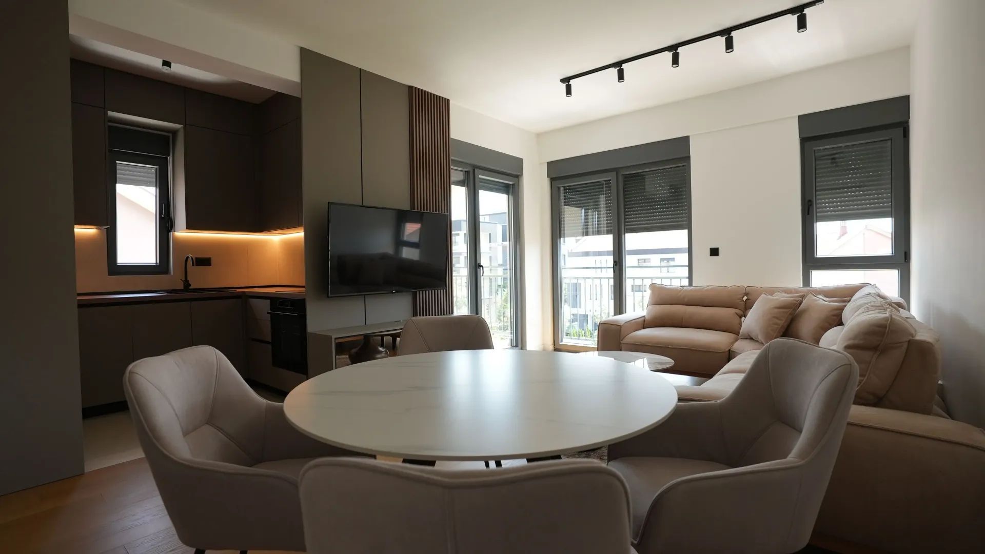 Izdavanje luksuzno opremljenog jednosobnog stana 47 m² – Podgorica (na duzi period) - Amfora Real Estate