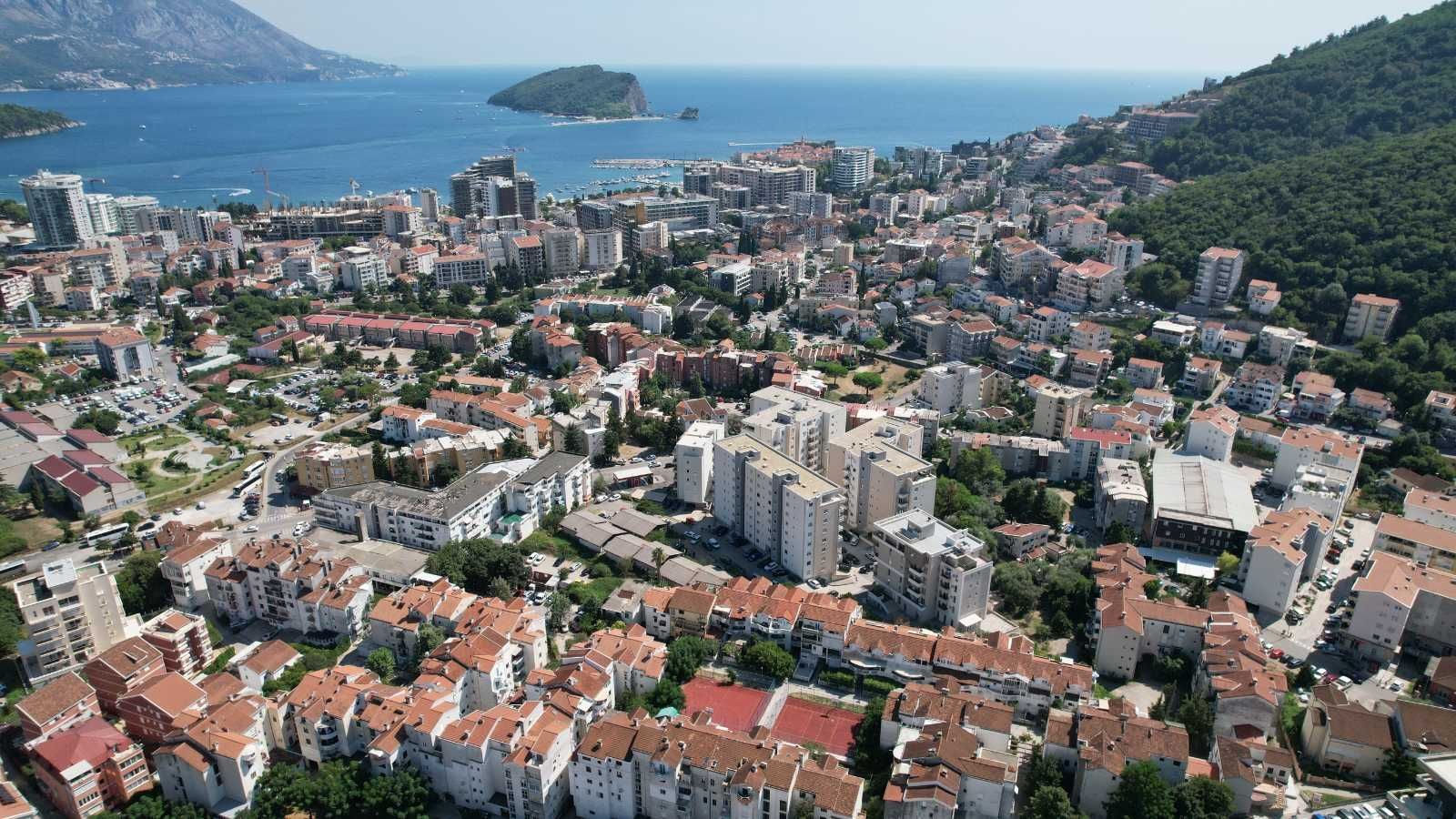 Prodaja urbanizovanog zemljista 364 m² sa kućom 60 m² i mogućnošću gradnje 410 m² – Golubovina, Budva - Amfora Real Estate