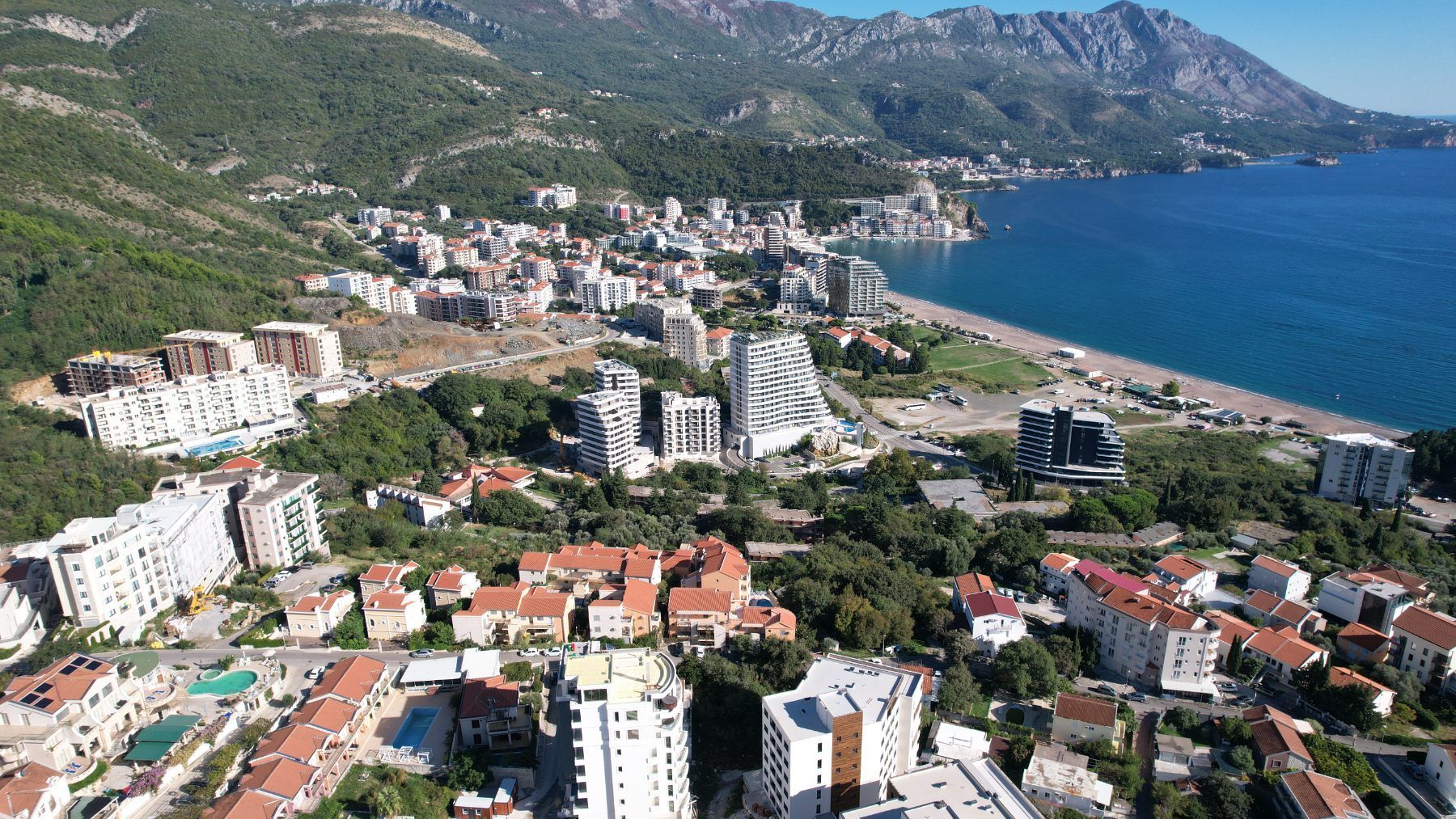 Prodaja građevinskog zemljišta 2.869  m² za izgradnju 15 luksuznih vila – Bečići - Amfora Real Estate