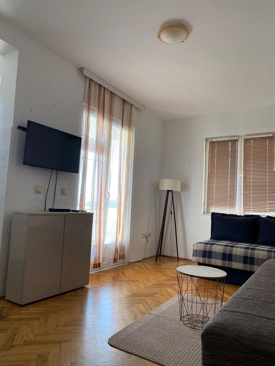 Izdavanje jednosobnog stana na atraktivnoj lokaciji -Becici (na period od 01.09.2026 do 01.06.2027) - Amfora Real Estate