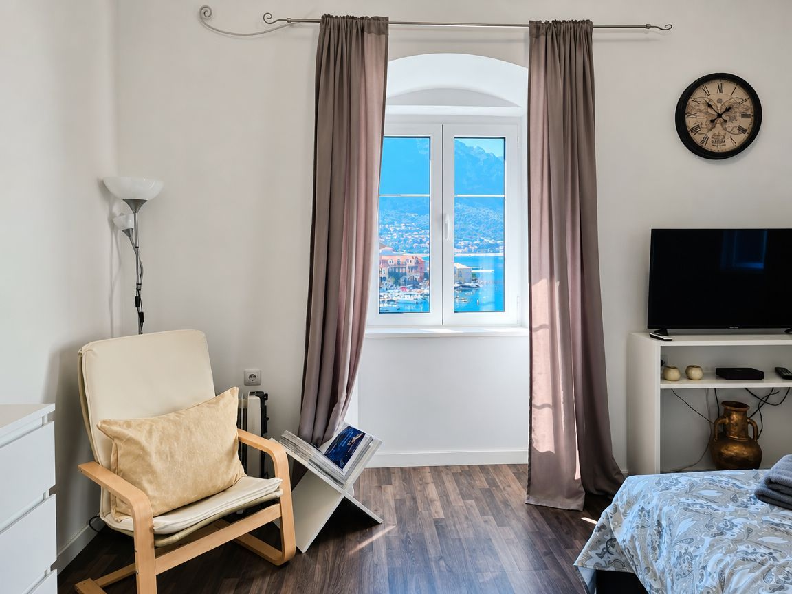 Jednosoban stan 42 m² u prvoj liniji do mora – Stari Grad, Kotor - Amfora Real Estate
