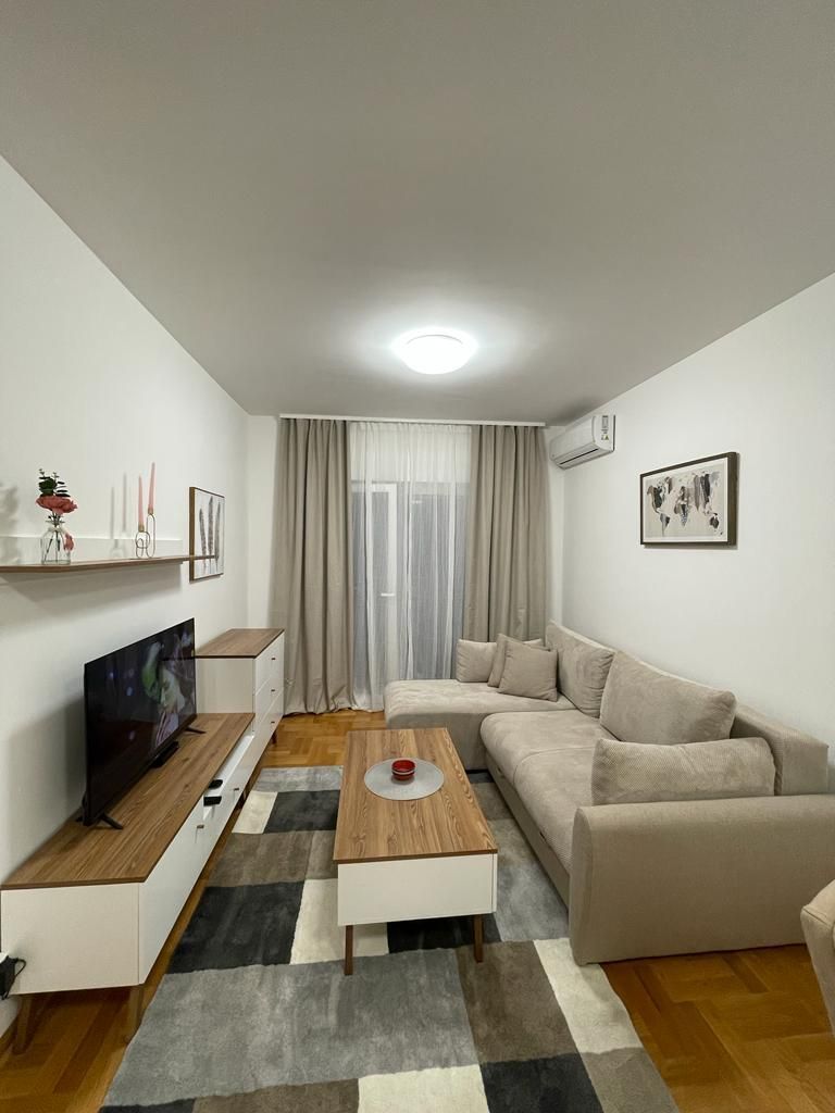 Izdavanje jednosobnog stana 45m² kod autobuske stanice–Budva,Rozino (dugoročno izdavanje,dostupan od 01.09.2026) - Amfora Real Estate