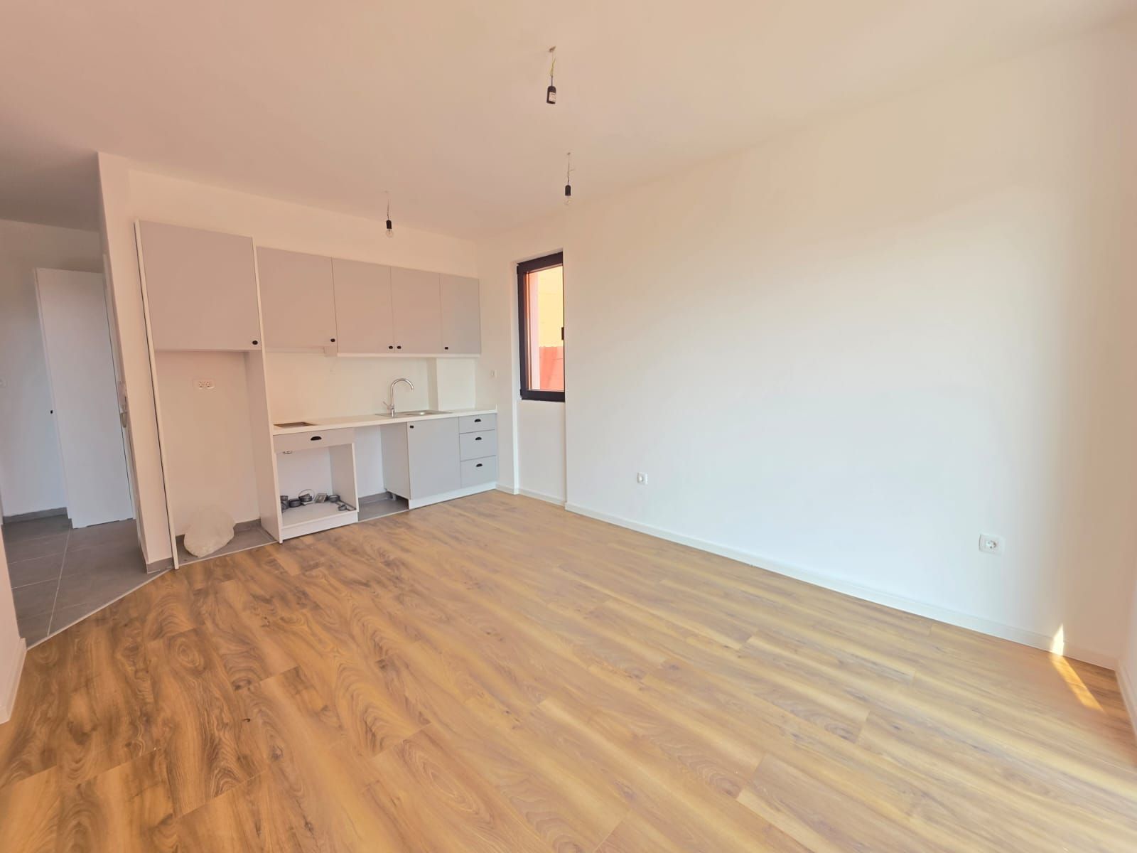 Prodaja dvosobnog stana (42m² + terasa) u novom kompleksu sa bazenom – Podkošljun, Budva - Amfora Real Estate