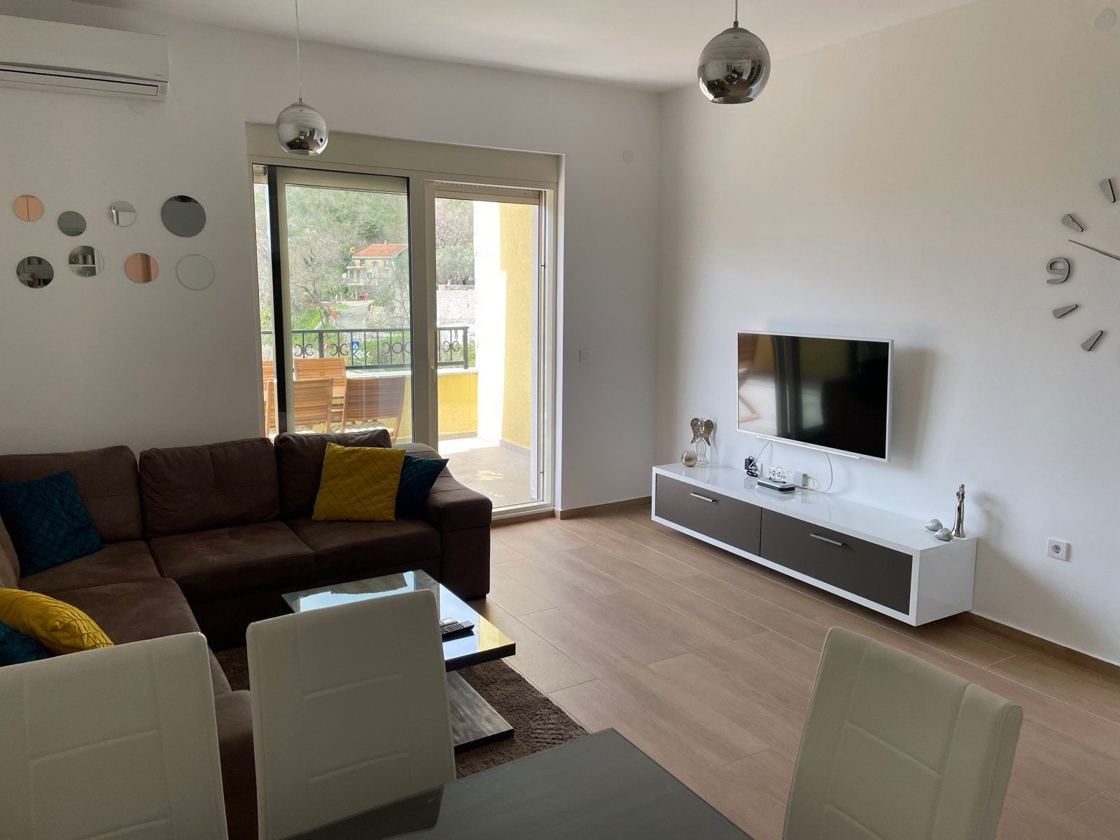 Moderno opremljen jednosoban stan sa garaznim mestom i pogledom na more,  Pržno, Budva (izdavanje na duzi period) - Amfora Real Estate