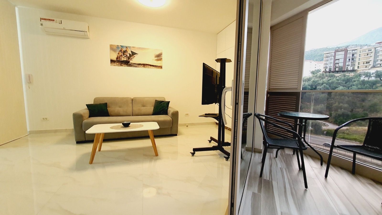 Jednosoban moderno opremljen stan 44 m² – Rafailovići, na samo 150 m od plaže (IZDAVANJE NA DUZI PERIOD) - Amfora Real Estate