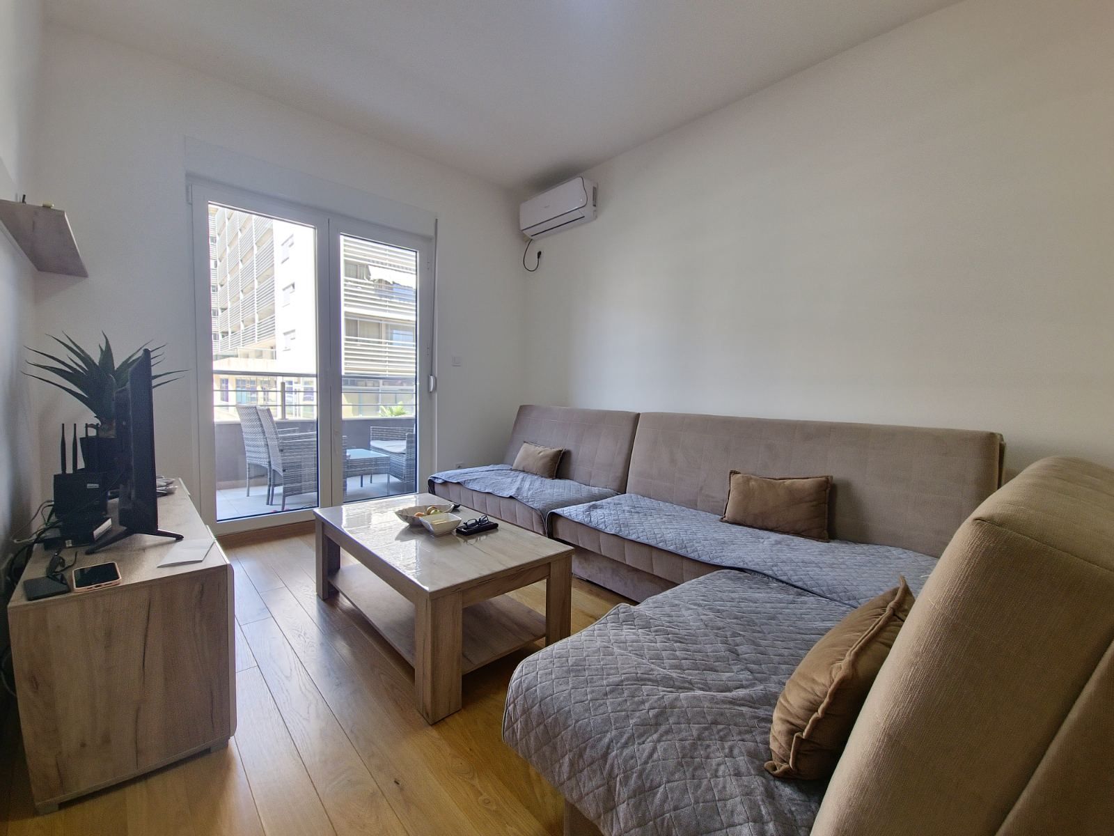 Izdavanje jednosobnog stana 45m² kod autobuske stanice–Budva,Rozino (na period od 01.09.2026 do 01.06.2027) - Amfora Real Estate