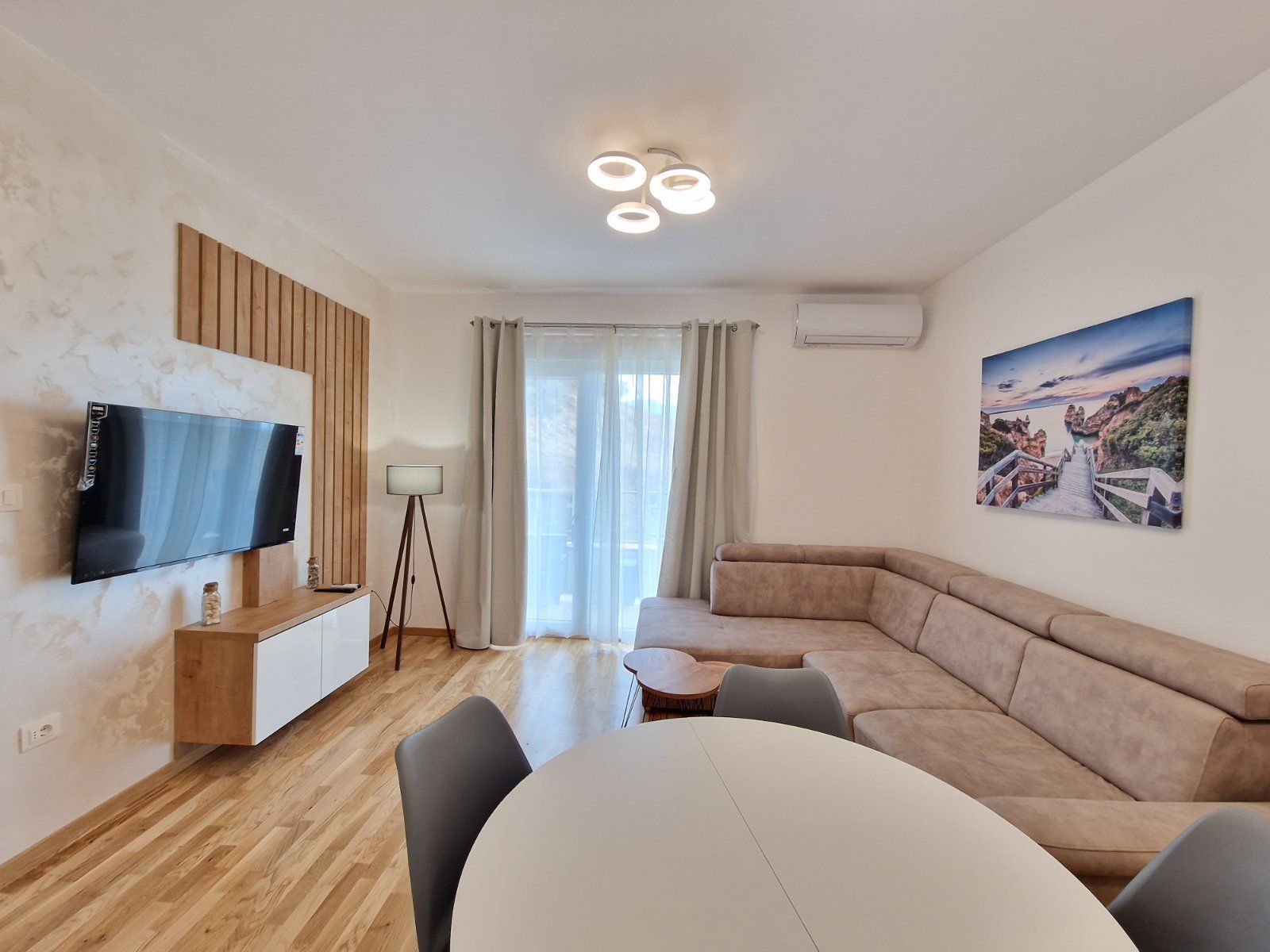 Moderno opremljen jednosoban stan sa pogledom na more,Becici (NA DUZI PERIOD,DOSTUPAN OD 15.09.2026) - Amfora Real Estate