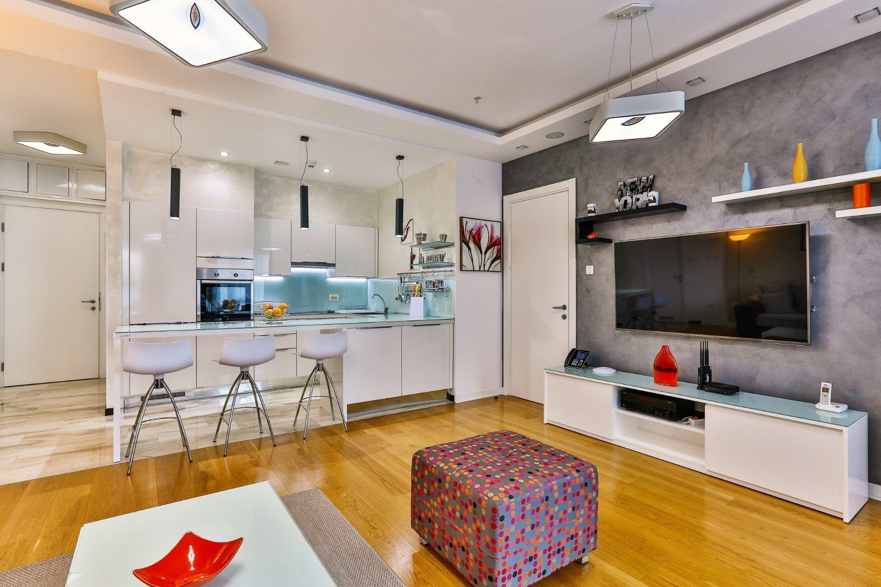 Dvosoban stan sa pogledom na more i garaznim mestom-Tre Canne,Budva (IZDAVANJE NA PERIOD OD 01.09.2026 DO 01.06.2027) - Amfora Real Estate