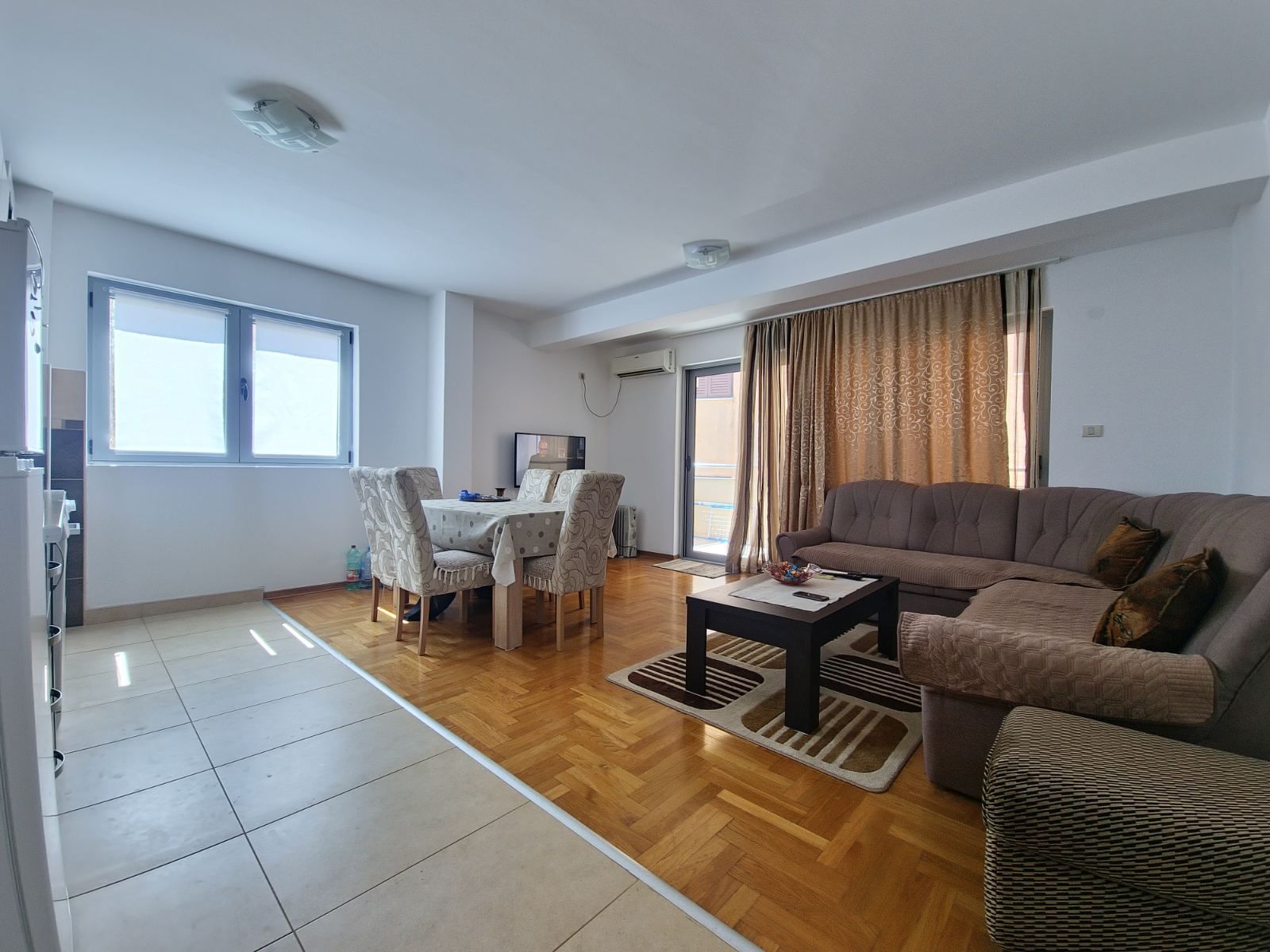 Izdavanje dvosobnog stana 80 m² sa parkingom i 2 kupatila – Kamenovo, Budva | Period izdavanja: 15.09.2026 – 15.06.2027 - Amfora Real Estate