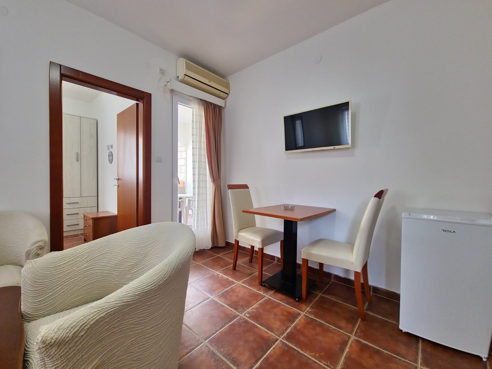 Izdavanje jednosobnog stana 37 m² sa bazenom, parkingom i uračunatim režijama – Budva, Adok (Dugorocno izdavanje) - Amfora Real Estate