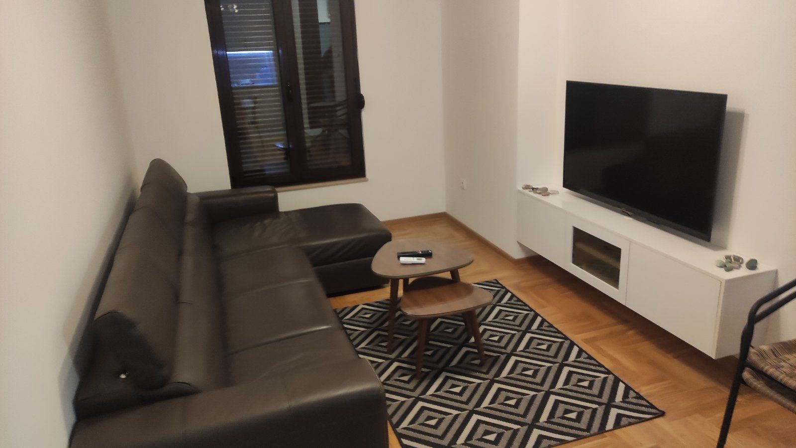 Nov jednosoban stan sa garaznim mestom u Becicima ( na period do 01.06.2027,dostupno od 01.09.2026) - Amfora Real Estate