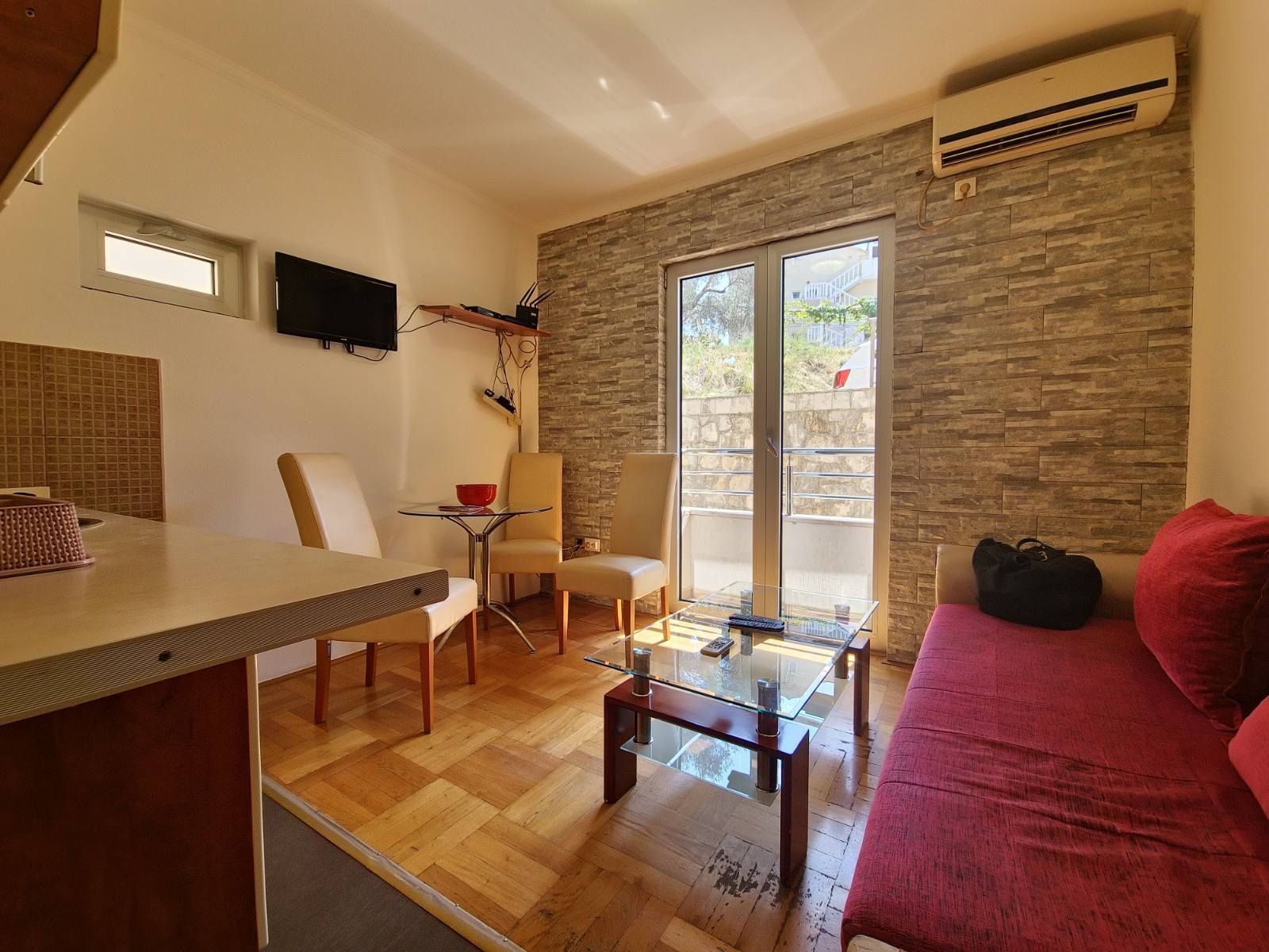 Izdavanje jednosobnog stana 30 m² – Bečići (IZDAVANJE NA DUZI PERIOD) - Amfora Real Estate