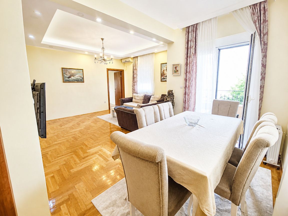 Izdavanje namještenog jednosobnog stana 54m2 – Budva, Podmaine (IZDAVANJE NA DUZI PERIOD) - Amfora Real Estate