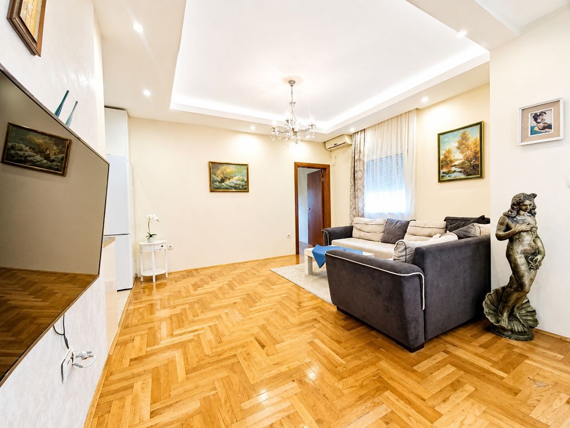 Izdavanje namještenog jednosobnog stana 54m2 – Budva, Podmaine (IZDAVANJE NA PERIOD DO 01.06.2027) - Amfora Real Estate